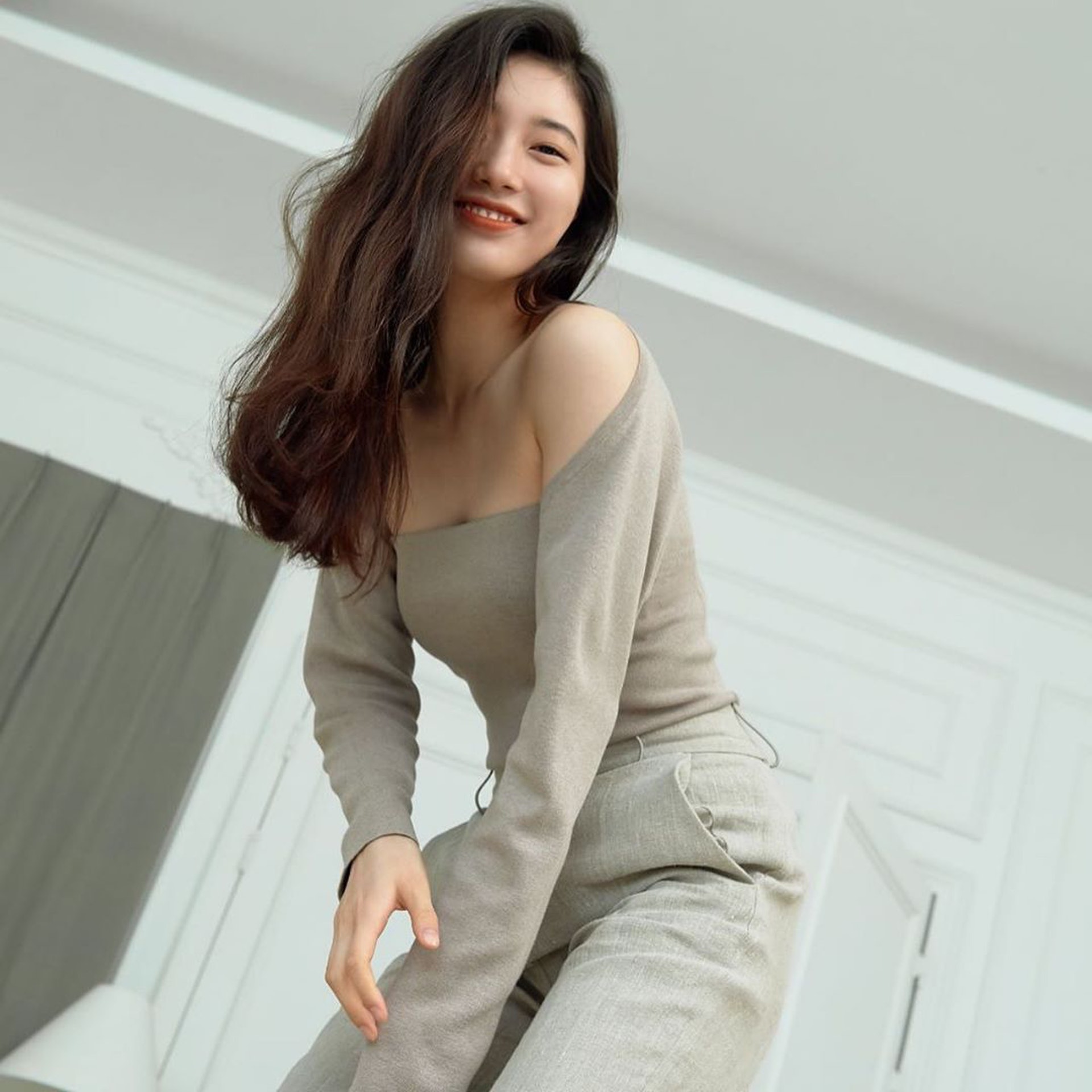 秀智暴風更新IG,向粉絲大派福利。(IG/@skuukzky)