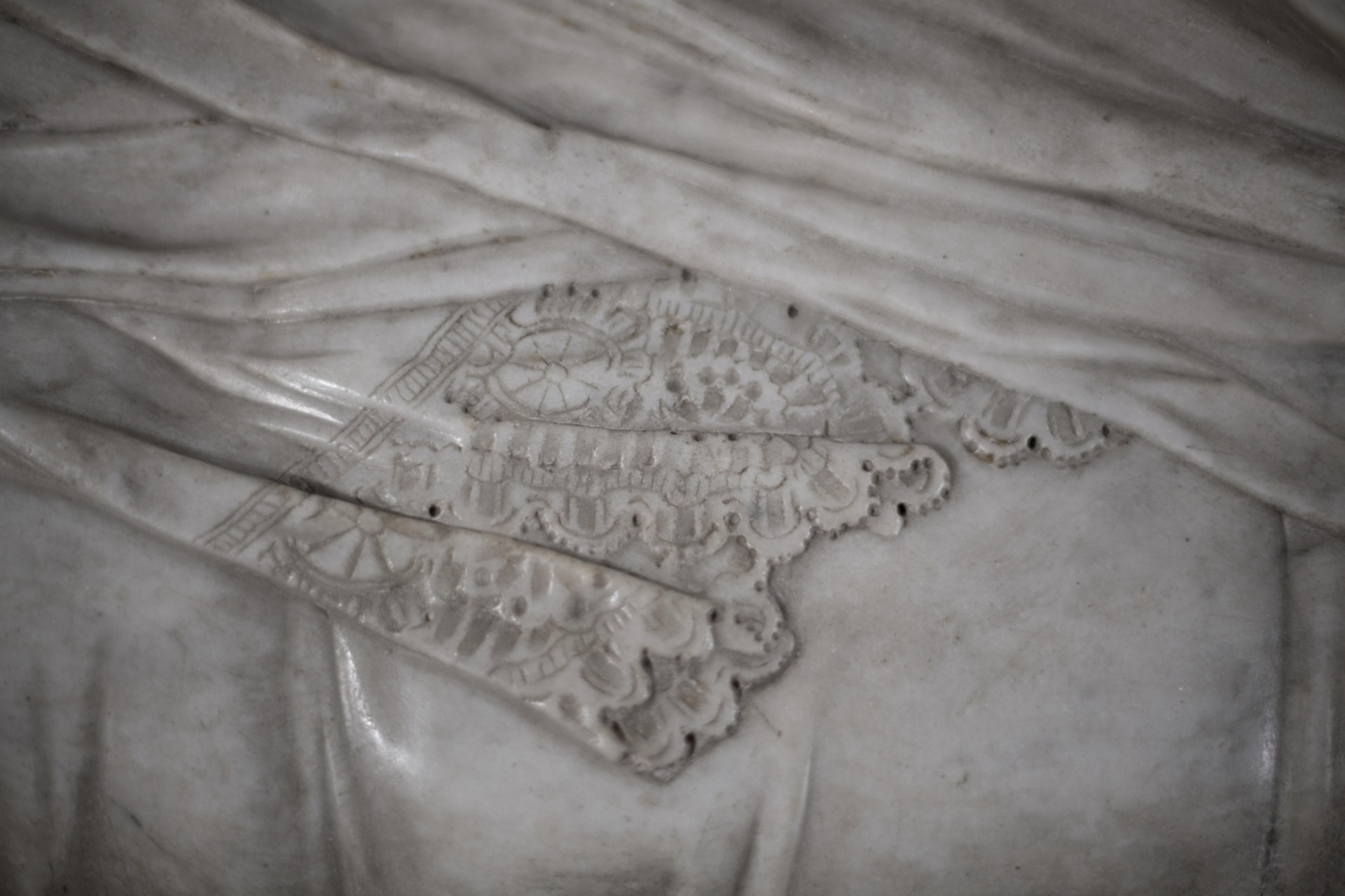 Giuseppe Sanmartino 於1753年創作的《裹屍布下的基督》(又稱蒙面的基督)。(圖片擷取自︰www.museosansevero.it) Giuseppe Sanmartino 於1753年創作的《裹屍布下的基督》(又稱蒙面的基督)。(圖片擷取自︰www.museosansevero.it)