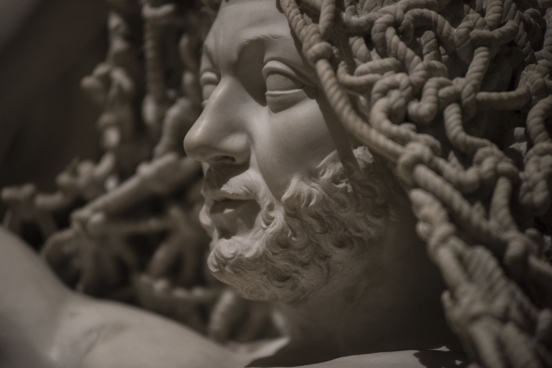 18世紀義大利熱那亞藝術家Francesco Queirolo的傑作《Il Disinganno》（從欺騙中解脫或覺醒）。（圖片擷取自︰museosansevero Twitter）