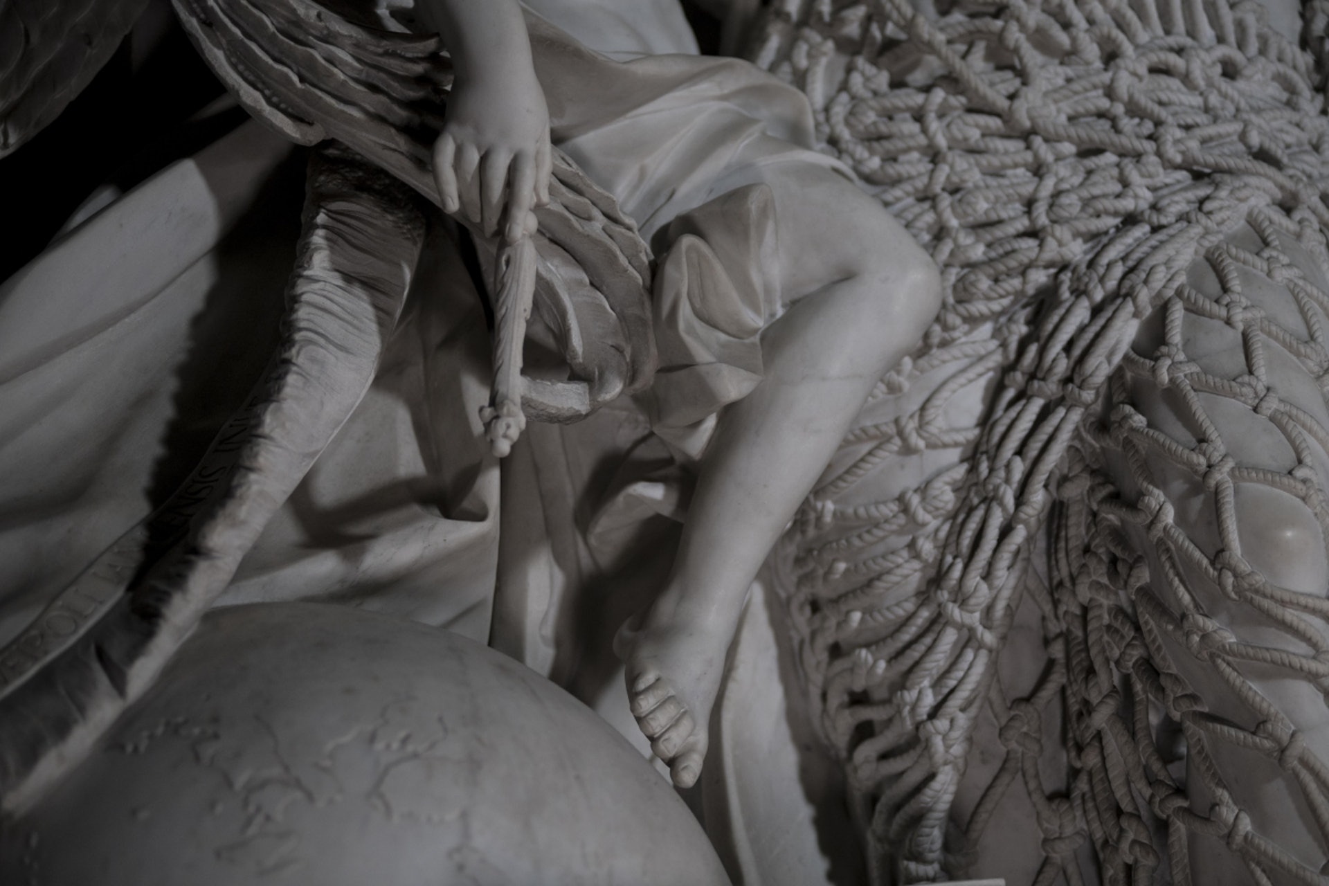 18世紀義大利熱那亞藝術家Francesco Queirolo的傑作《Il Disinganno》(從欺騙中解脫或覺醒)。(圖片擷取自︰museosansevero) 18世紀義大利熱那亞藝術家Francesco Queirolo的傑作《Il Disinganno》(從欺騙中解脫或覺醒)。(圖片擷取自︰museosansevero)