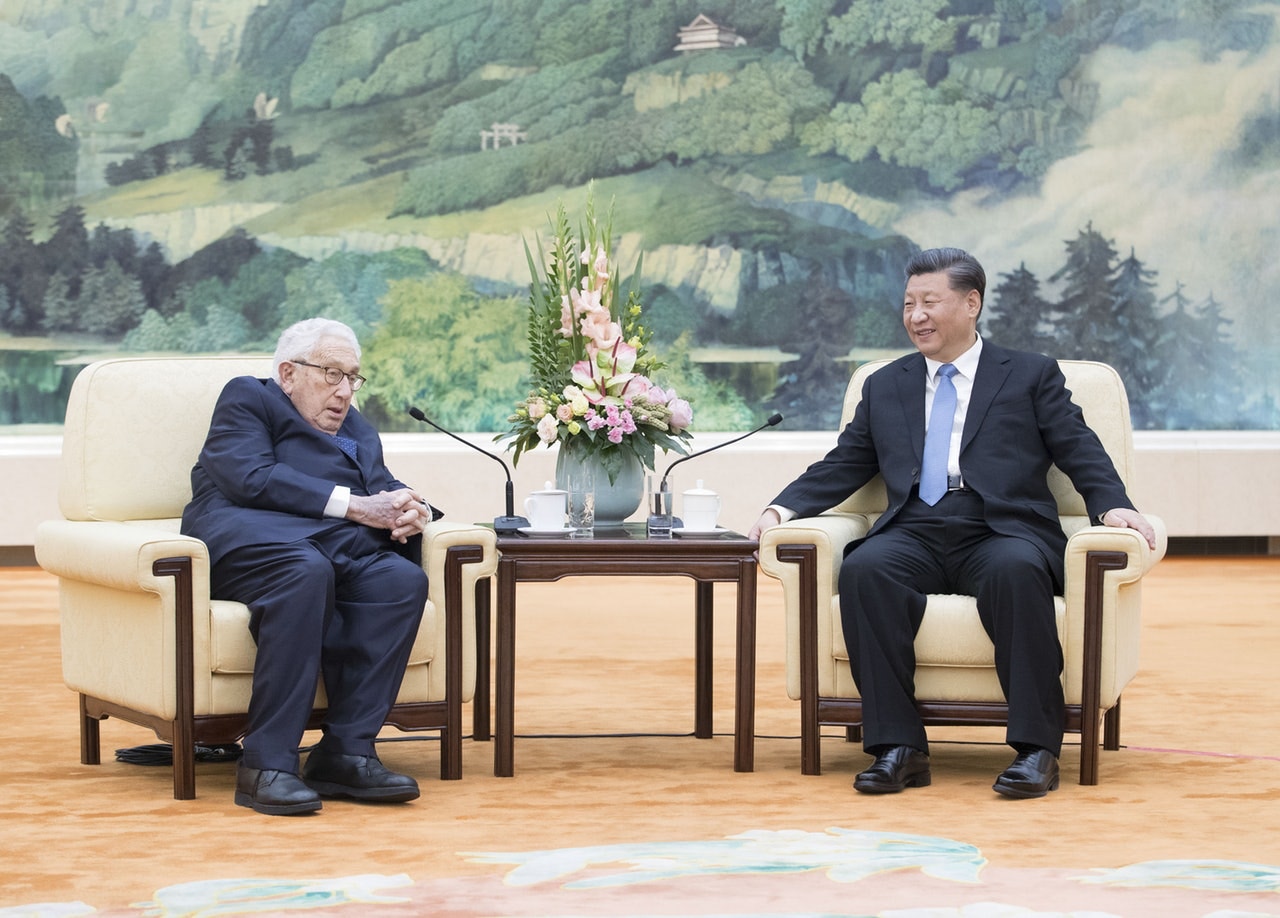 基辛格1971年以白宮國家安全顧問身份秘密訪華,至今仍與中共政府保持友好關係,包括2019年11月在北京人民大會堂獲國家主席習近平接見。(資料圖片/新華社) 基辛格1971年以白宮國家安全顧問身份秘密訪華,至今仍與中共政府保持友好關係,包括2019年11月在北京人民大會堂獲國家主席習近平接見。(資料圖片/新華社)