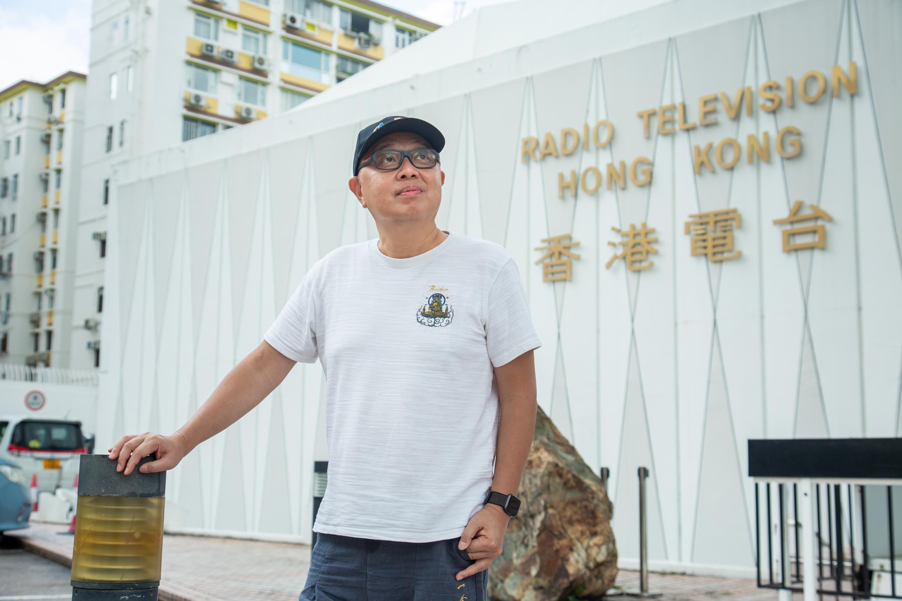 楊紹鴻現正於香港電台與江美儀主持訪談節目《一起走過》。（葉志明攝）