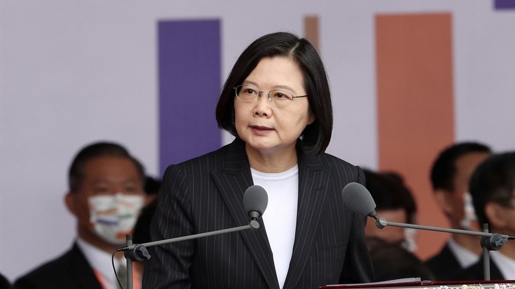 蔡英文發表「雙十」講話 稱台灣願在對等尊嚴下促成兩岸對話 蔡英文發表「雙十」講話 稱台灣願在對等尊嚴下促成兩岸對話