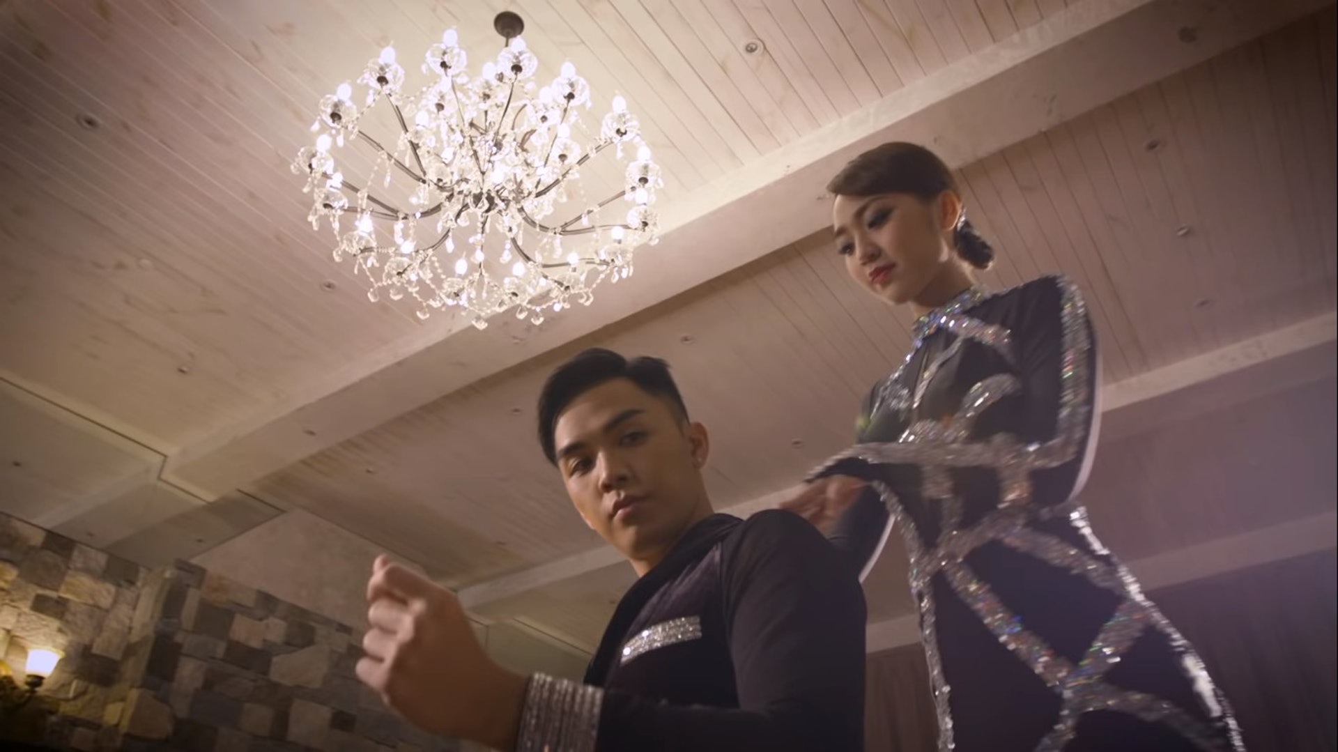 似乎練了一段時間。(MV畫面) 似乎練了一段時間。(MV畫面)