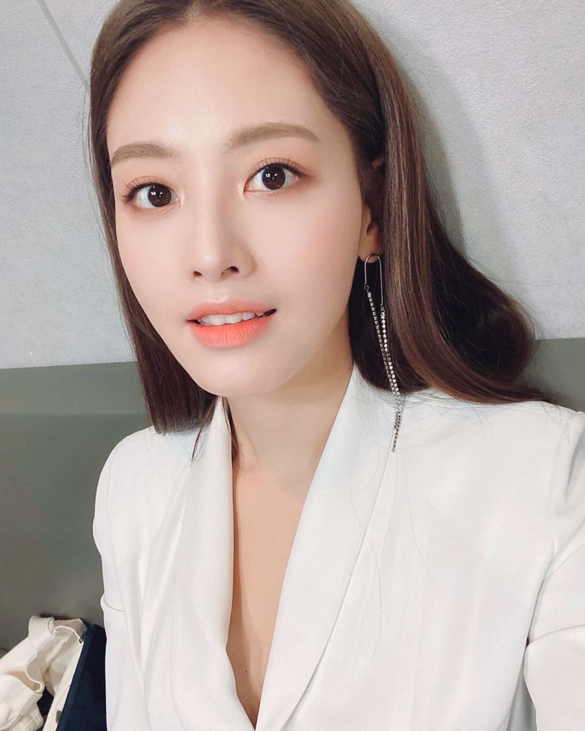 前RAINBOW金栽經脫衣服拍內衣廣告 大曬S形身材擺姿勢少女味滿溢-【C300美女正妹圖庫】