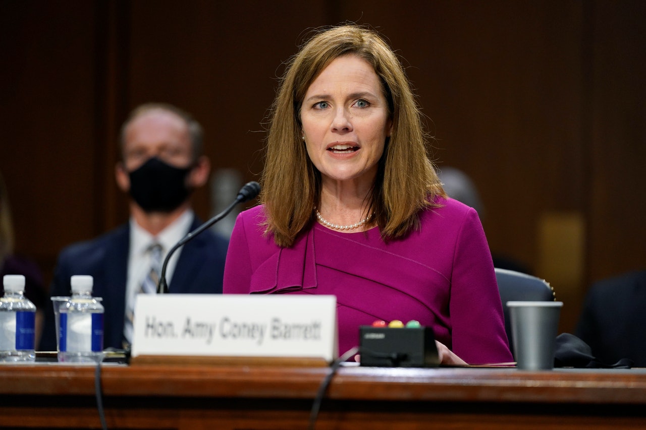 圖為10月12日,巴雷特(Amy Coney Barrett)出席參議院司法委員會聽證會。(Reuters) 圖為10月12日,巴雷特(Amy Coney Barrett)出席參議院司法委員會聽證會。(Reuters)