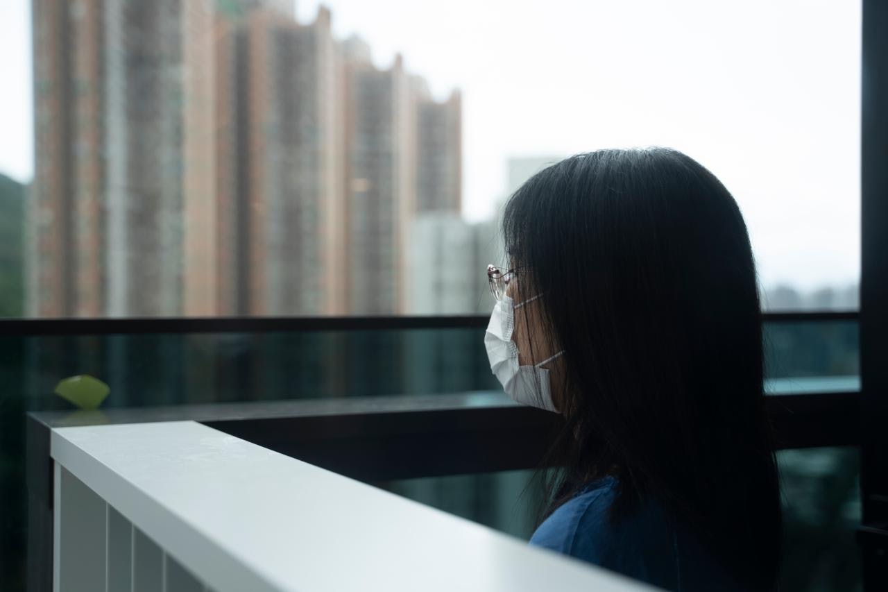黃太憶起最艱苦時期積蓄盡耗、入不敷支,丈夫更欠債數十萬,故曾想過跳樓了結生命。(鄭子峰攝) 黃太憶起最艱苦時期積蓄盡耗、入不敷支,丈夫更欠債數十萬,故曾想過跳樓了結生命。(鄭子峰攝)