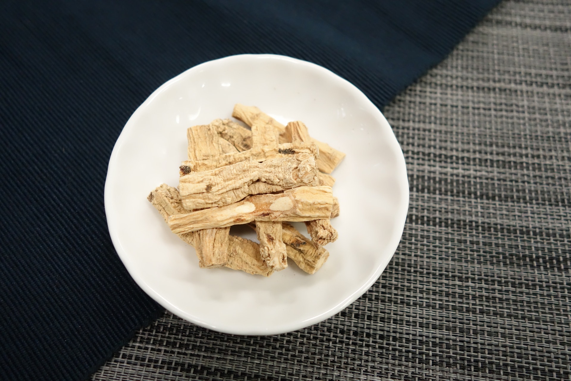 黨參味甘性平,可補中益氣、健脾養胃。(資料圖片) 黨參味甘性平,可補中益氣、健脾養胃。(資料圖片)