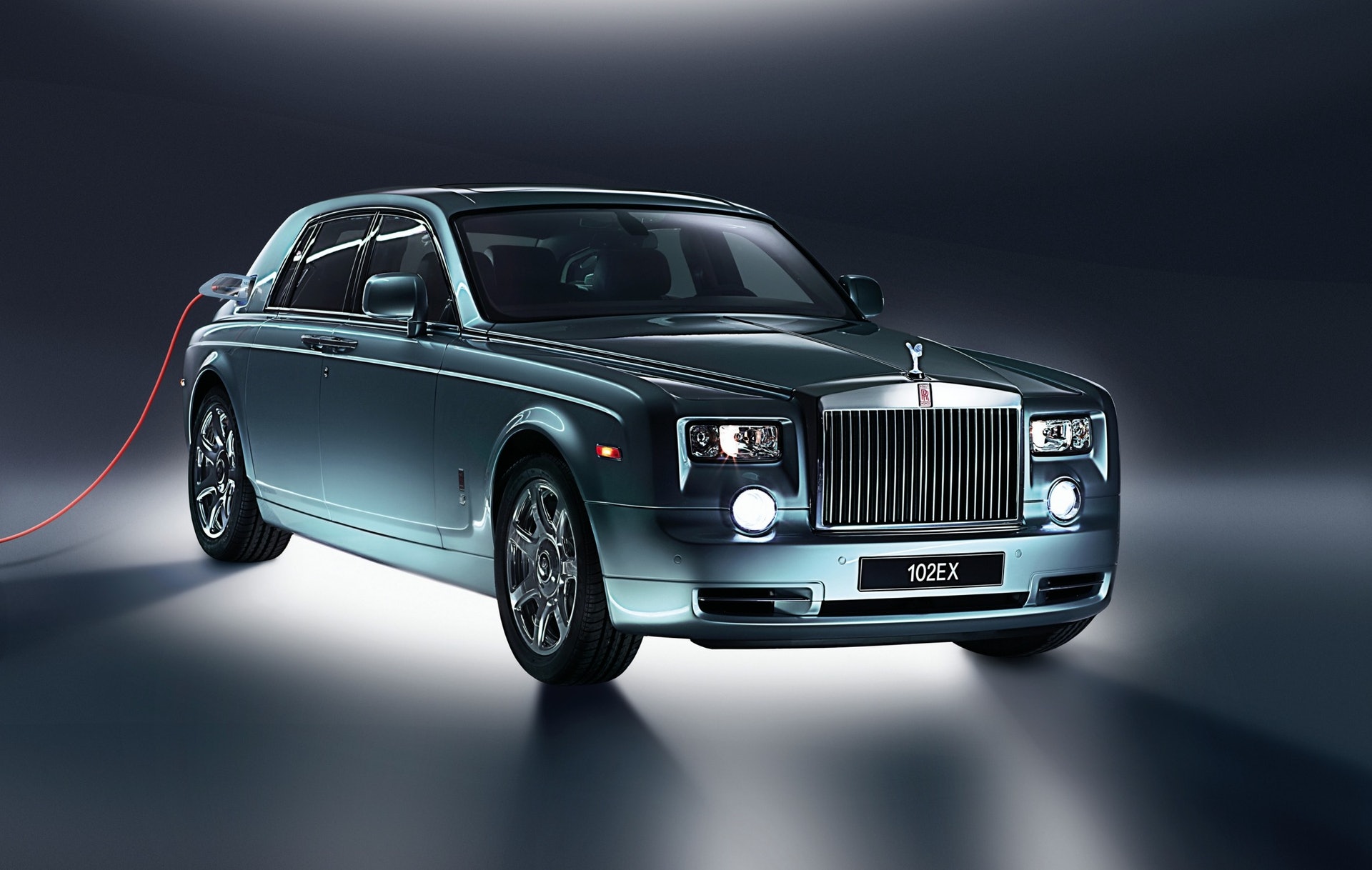 勞斯萊斯在2011日內瓦車展發表的電動概念車102EX Concept(rolls-roycemotorcars.com) 勞斯萊斯在2011日內瓦車展發表的電動概念車102EX Concept(rolls-roycemotorcars.com)