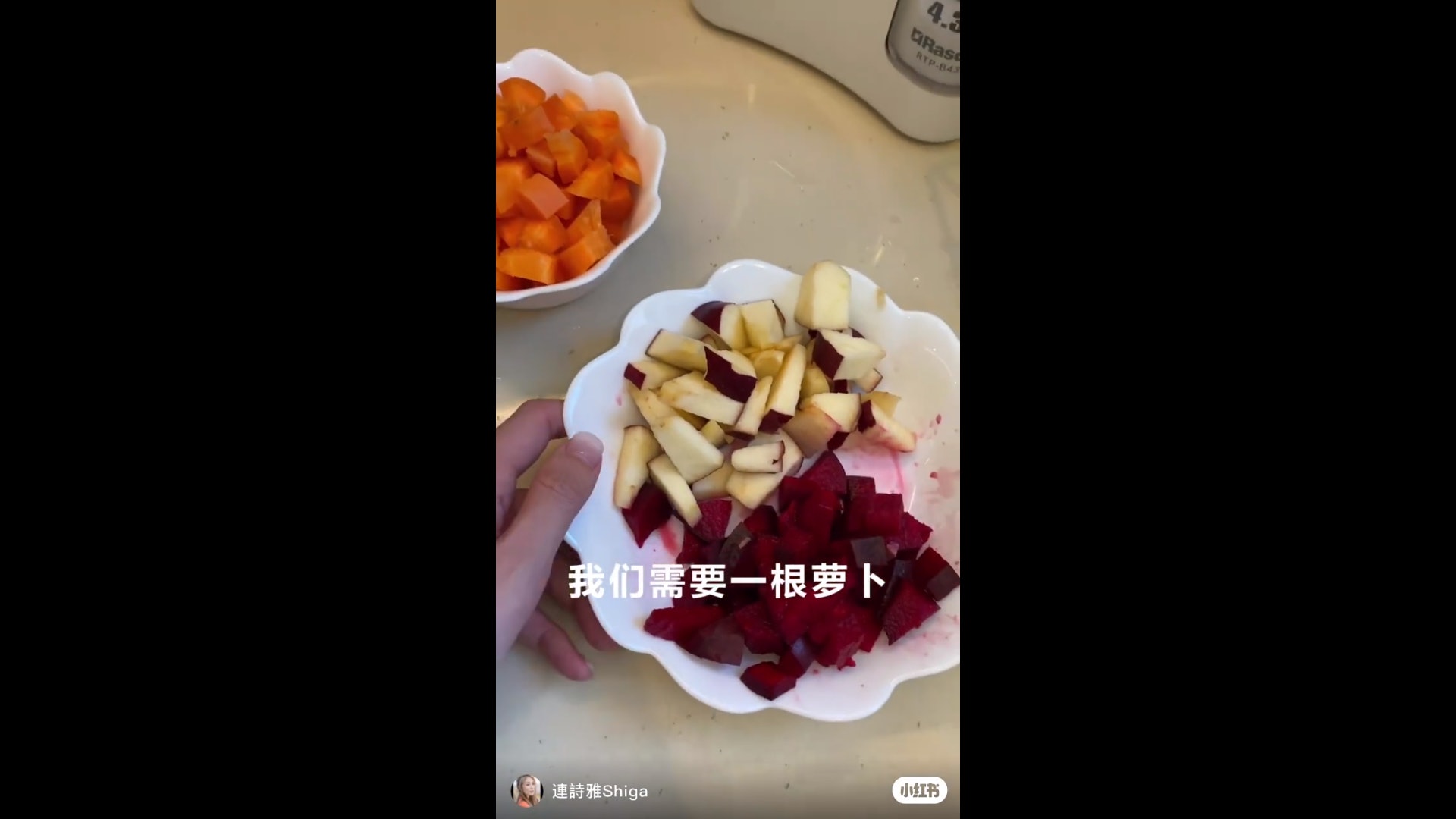 先將材料切碎(影片截圖) 先將材料切碎(影片截圖)