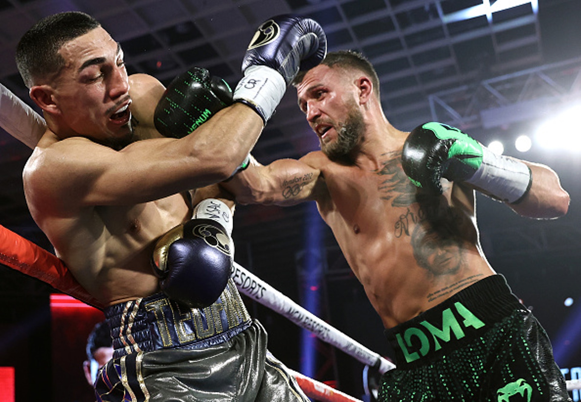 Teofimo Lopez 擊敗Vasyl Lomachenko。(圖片來自:Getty Images) Teofimo Lopez 擊敗Vasyl Lomachenko。(圖片來自:Getty Images)
