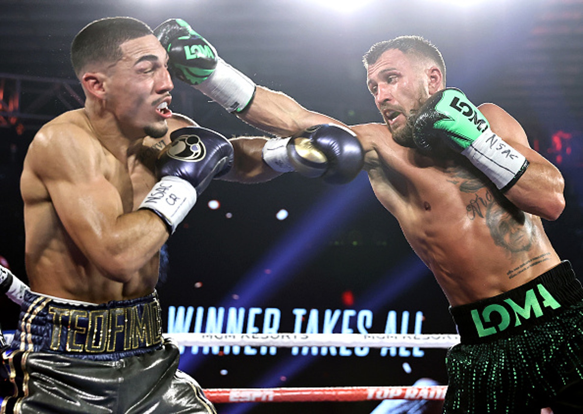 Teofimo Lopez 擊敗Vasyl Lomachenko。(圖片來自:Getty Images) Teofimo Lopez 擊敗Vasyl Lomachenko。(圖片來自:Getty Images)