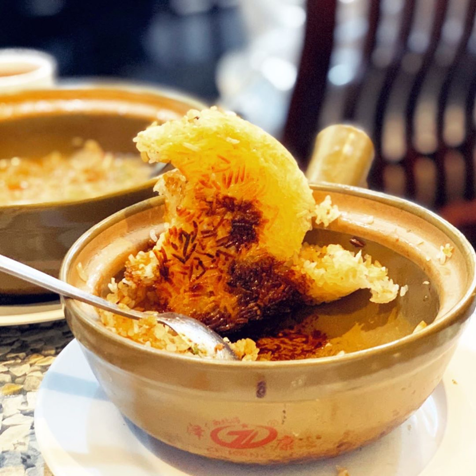 超大片金黃色、微微焦黑的飯焦,香脆有咬口。(ig@ hk.good.food) 超大片金黃色、微微焦黑的飯焦,香脆有咬口。(ig@ hk.good.food)