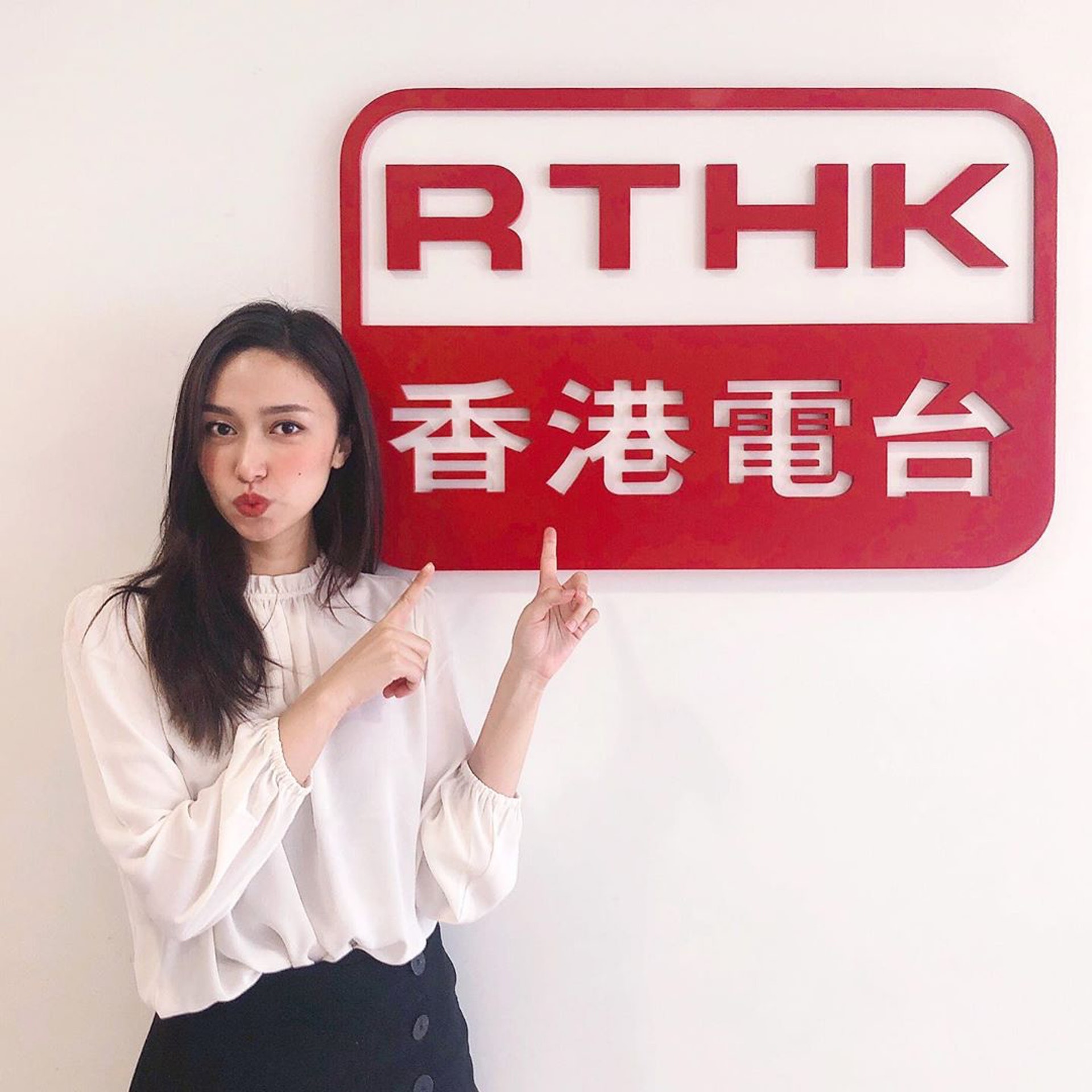 彭美詩mercedes選美出身,最近主持《學界超星道》,介紹本港學界文化。 彭美詩mercedes選美出身,最近主持《學界超星道》,介紹本港學界文化。