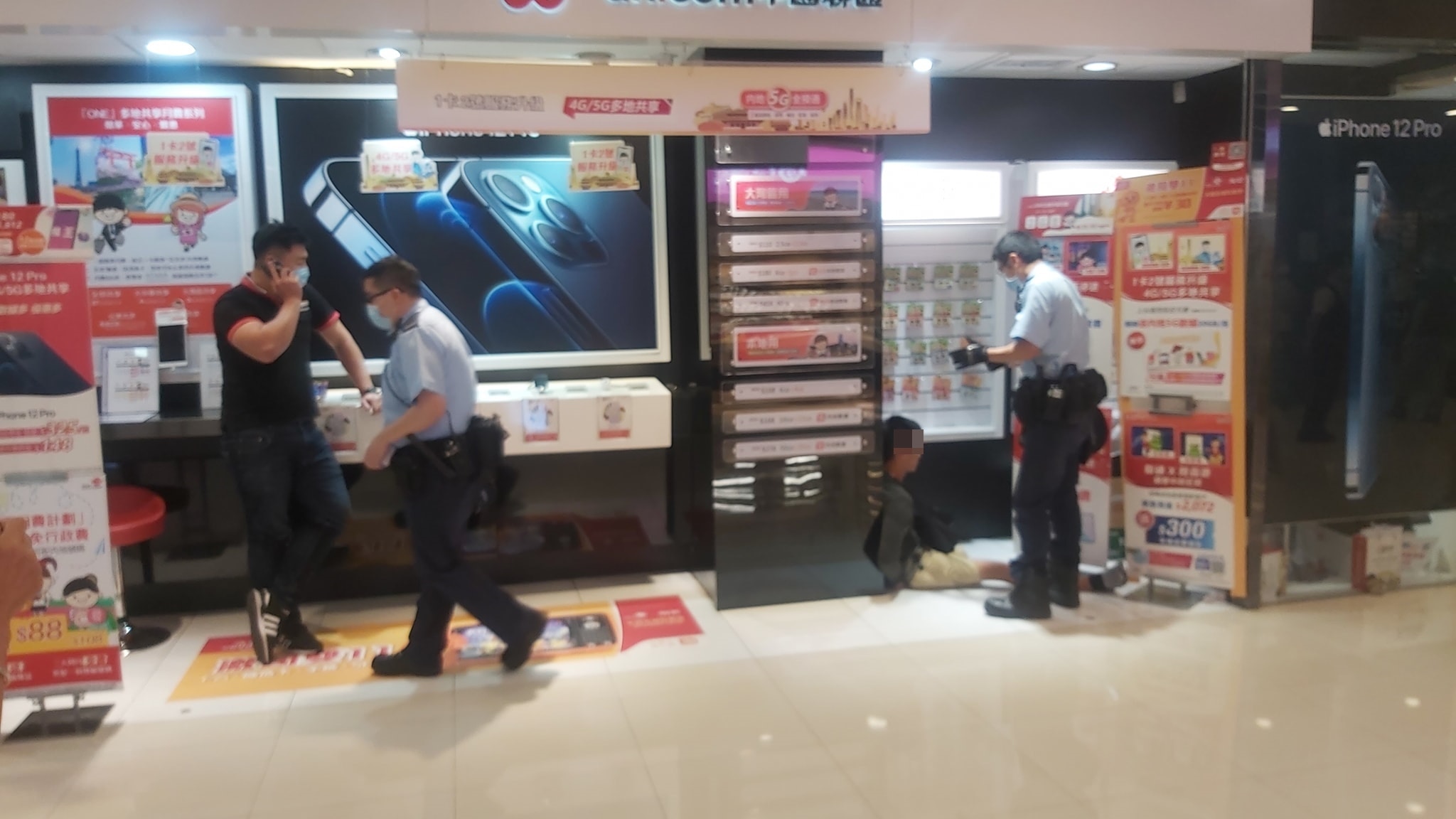 賊仔屯門市廣場偷手提電話遇大隻店員被制服