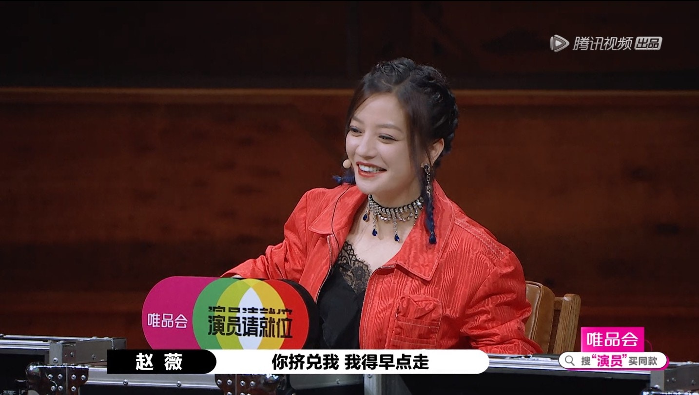 她复出后担任第13届上海国际电影节主竞赛单元评委会评委；于2011年，金鸡百花电影节特别举办了「赵薇电影展」（视频截图）