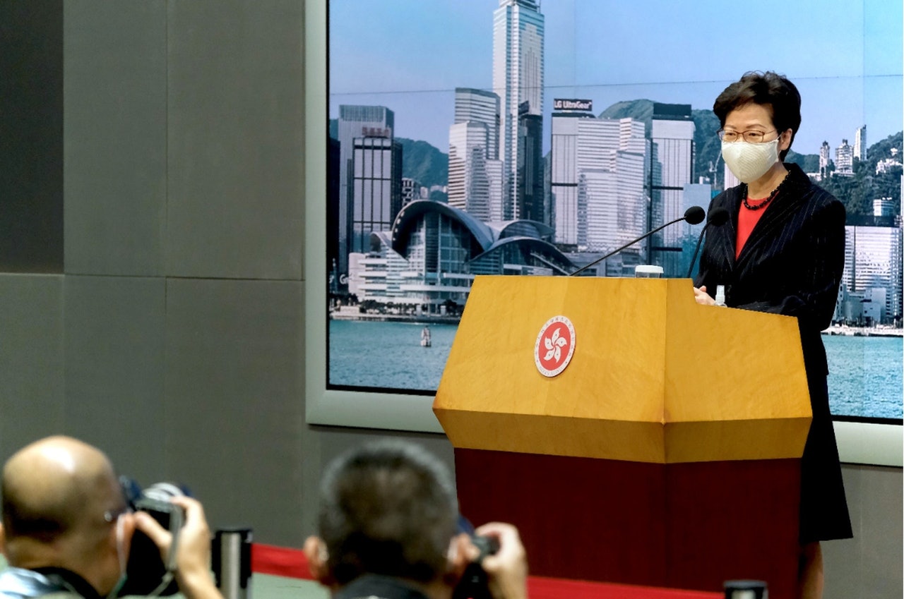 10月27日,行政長官林鄭月娥宣布政府下月會讓内地港人免除14天檢疫回港。(資料圖片/歐嘉樂攝) 10月27日,行政長官林鄭月娥宣布政府下月會讓内地港人免除14天檢疫回港。(資料圖片/歐嘉樂攝)