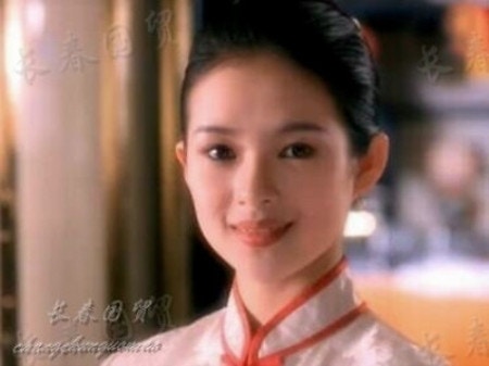 章子怡17歲時拍的首個廣告。(微博圖片)