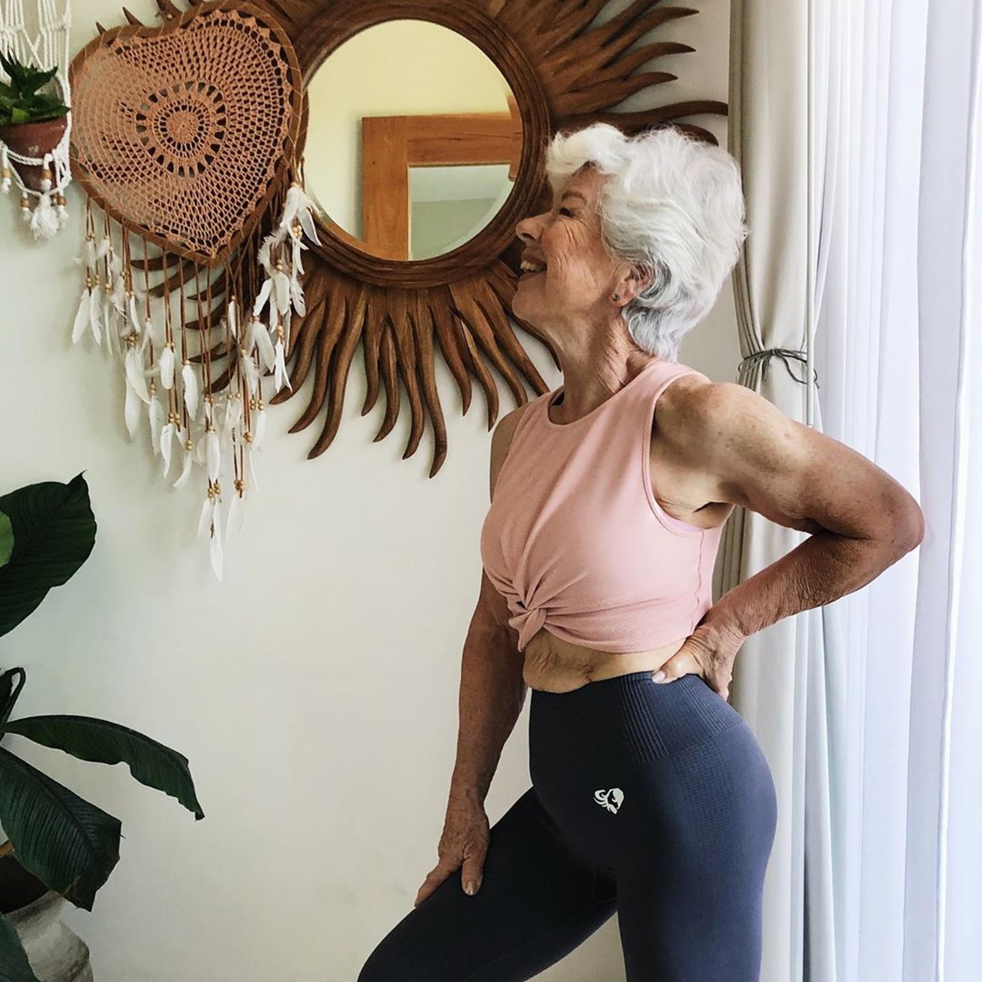 74歲Joan MacDonald的健身成果（IG@trainwithjoan）