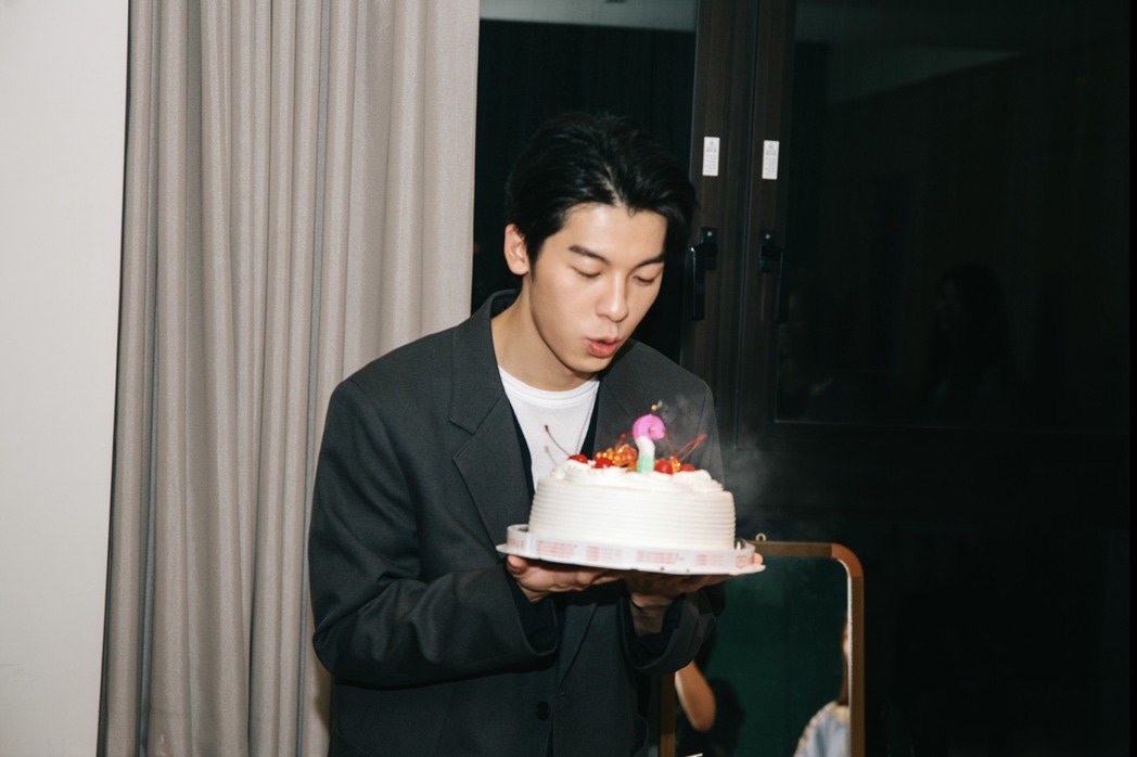 許光漢新歌《別再想見我》奪即時榜第一　30歲生日許願想做車主