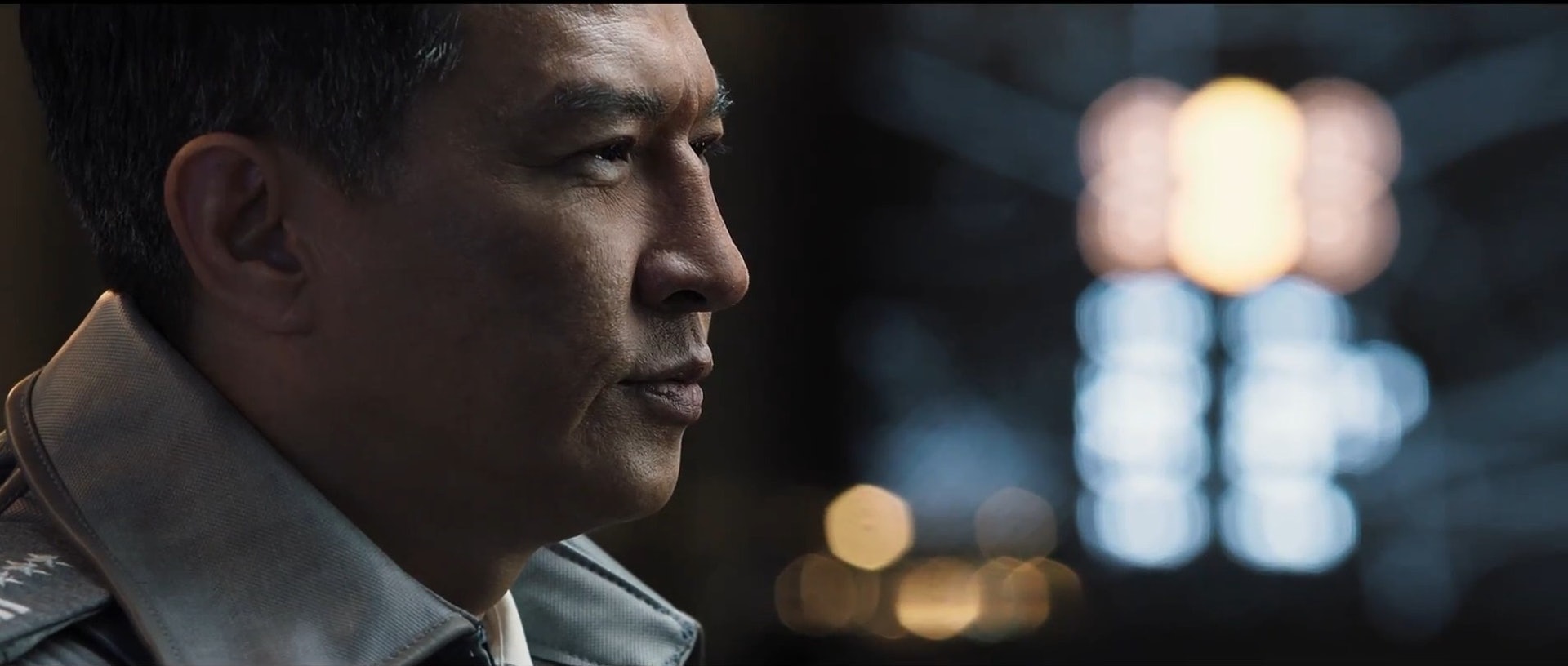 張家輝在預告「天幕就是我,我就是天幕」,似是整個計劃的操控者。(《明日戰記》預告截圖) 張家輝在預告「天幕就是我,我就是天幕」,似是整個計劃的操控者。(《明日戰記》預告截圖)