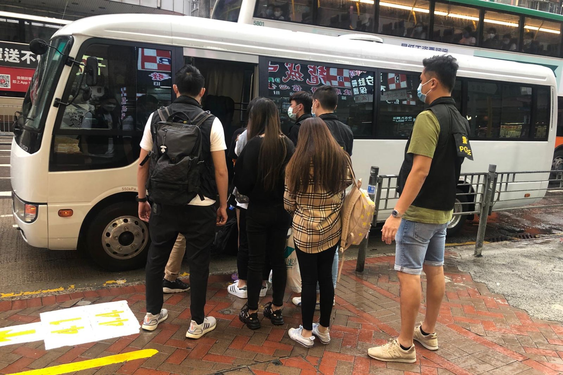 警方及入境處上周三進行掃黃行動,拘捕6名女子。(警方圖片) 警方及入境處上周三進行掃黃行動,拘捕6名女子。(警方圖片)
