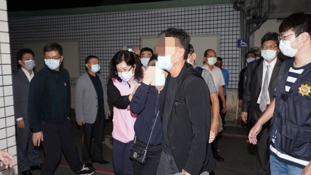【馬國女在台命案】死者雙親抵高雄認屍 痛哭聲縈繞殯儀館長廊 【馬國女在台命案】死者雙親抵高雄認屍 痛哭聲縈繞殯儀館長廊