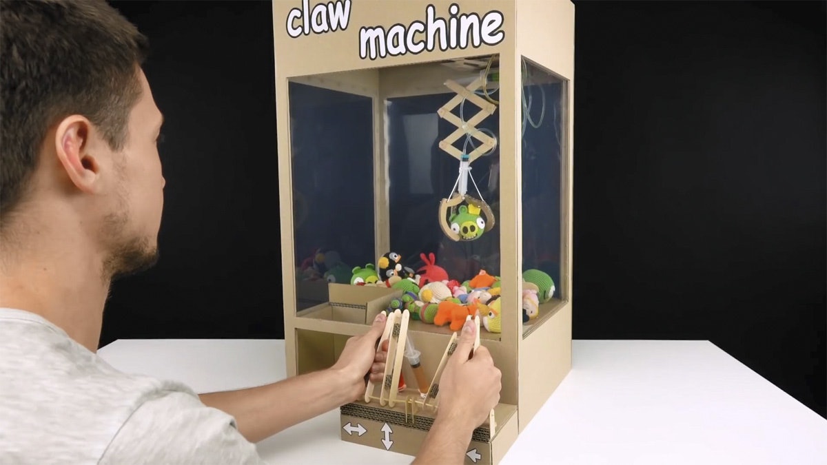 夾公仔機都可以DIY!紙皮加針筒善用壓力原理 安坐家中就整到