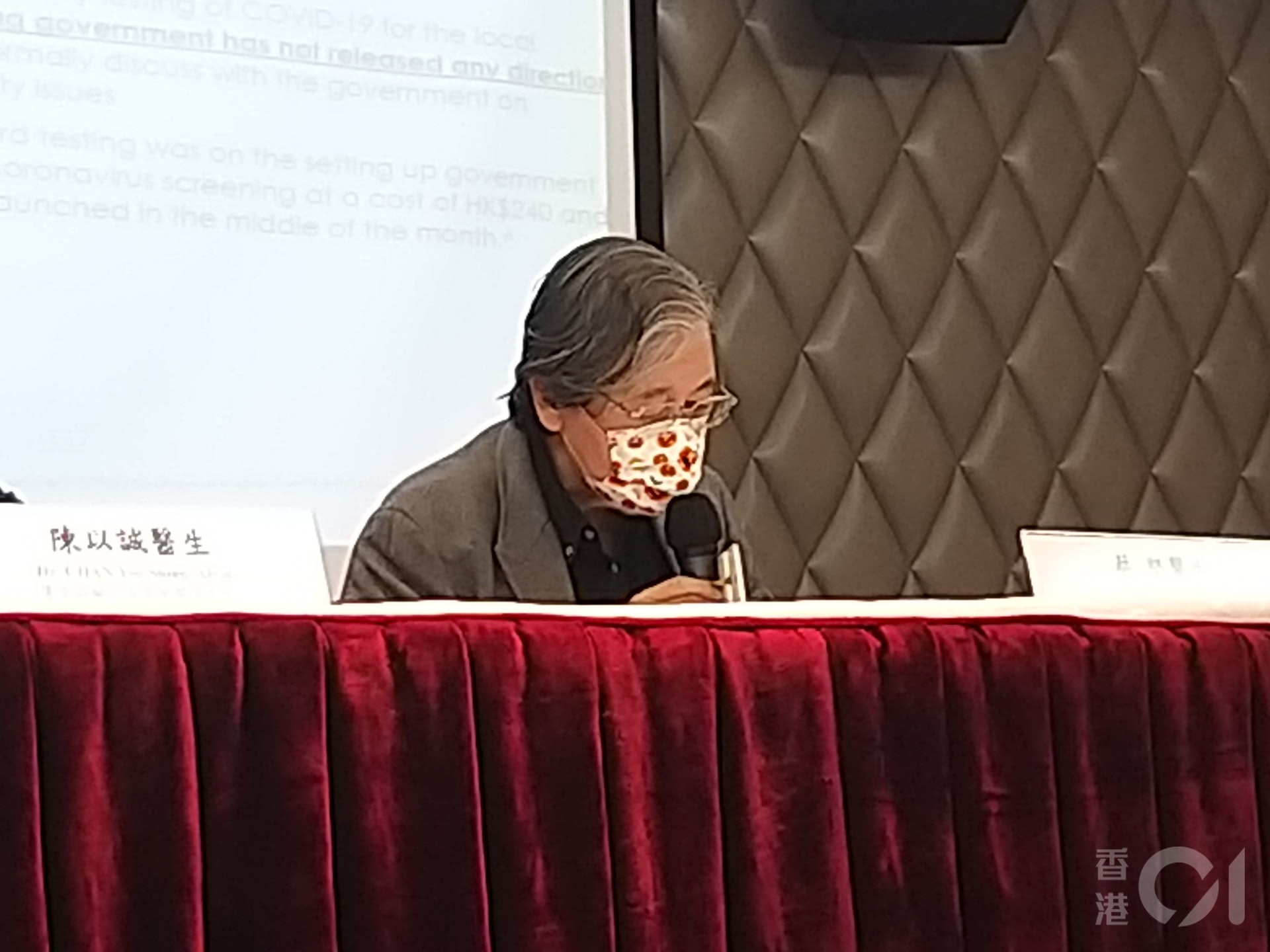 蔡堅形容,入境措施不應「好似無掩雞籠咁」。(黃穎津攝) 蔡堅形容,入境措施不應「好似無掩雞籠咁」。(黃穎津攝)