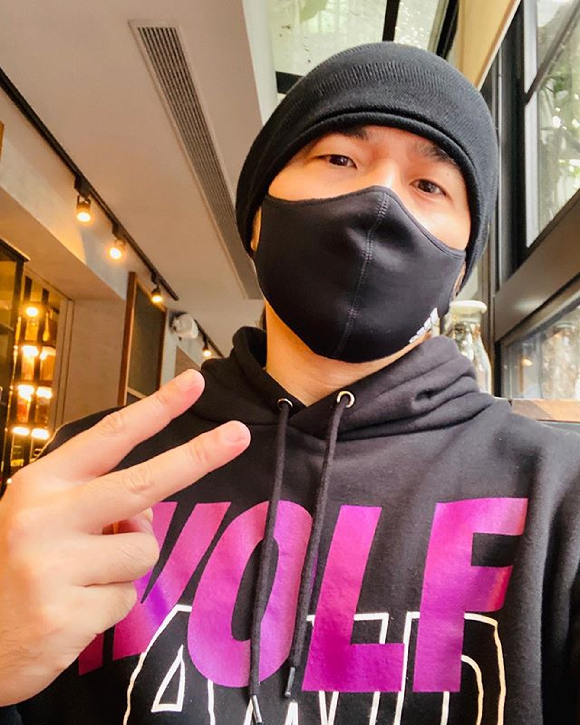 周杰倫上載自拍照,感謝樂迷20年來支持。(周杰倫Instagram截圖) 周杰倫上載自拍照,感謝樂迷20年來支持。(周杰倫Instagram截圖)