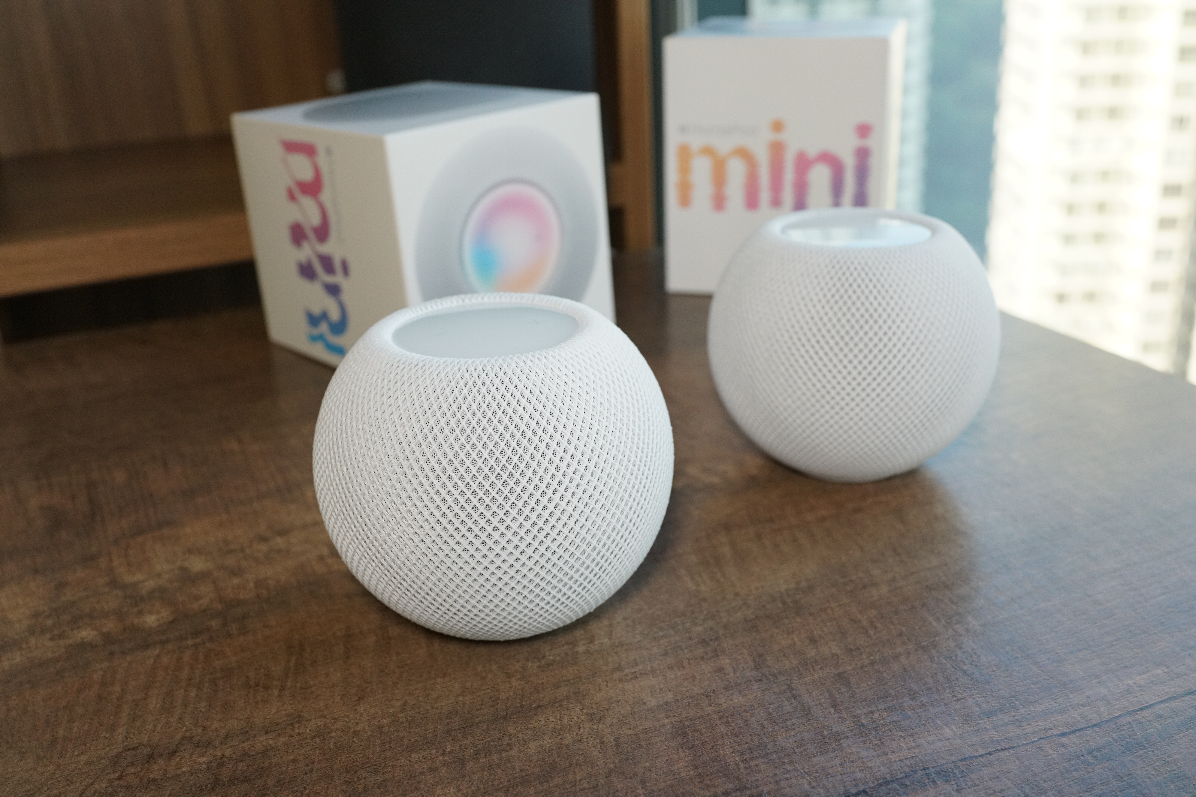 HomePod mini機身細細，放在家中當作Siri語音操作系統，生活更方便。（林勇攝）