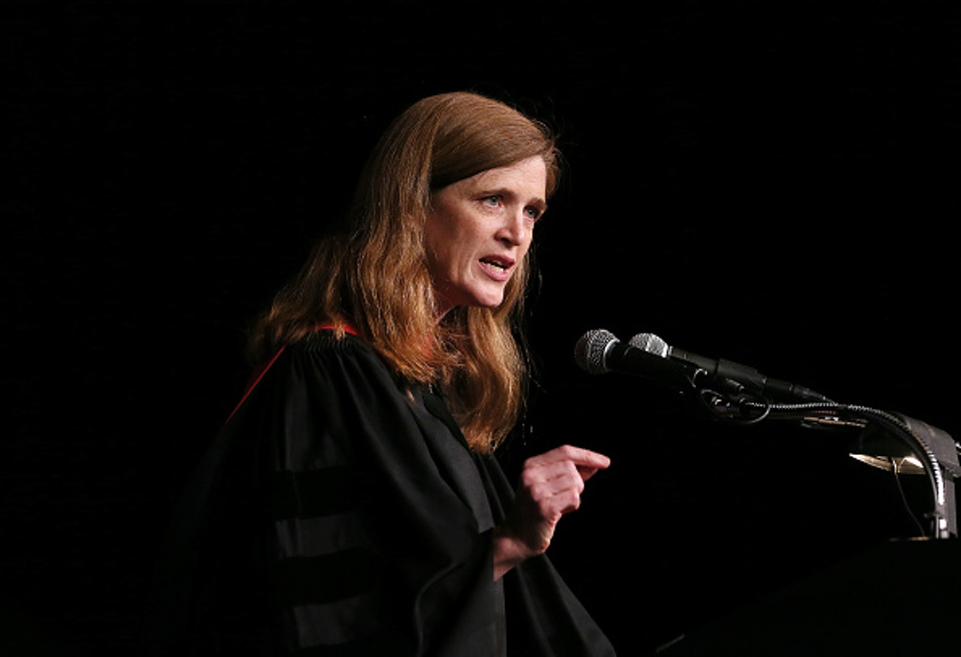 美國駐聯合國大使鮑爾(Samantha Power)在麥迪遜廣場花園劇院劇院的巴納德學院第123屆開學典禮上發表了主題演講。(Getty) 美國駐聯合國大使鮑爾(Samantha Power)在麥迪遜廣場花園劇院劇院的巴納德學院第123屆開學典禮上發表了主題演講。(Getty)