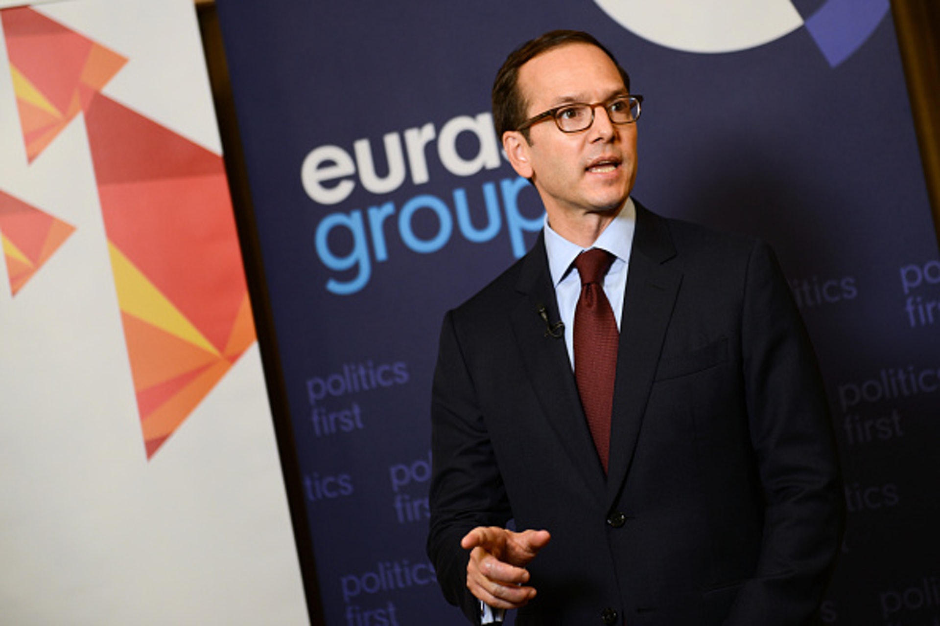 歐亞集團有限公司亞太區董事總經理麥艾文在2017年10月26日在日本東京舉行的彭博電視台接受採訪時發表講話。 (Getty) 歐亞集團有限公司亞太區董事總經理麥艾文在2017年10月26日在日本東京舉行的彭博電視台接受採訪時發表講話。 (Getty)