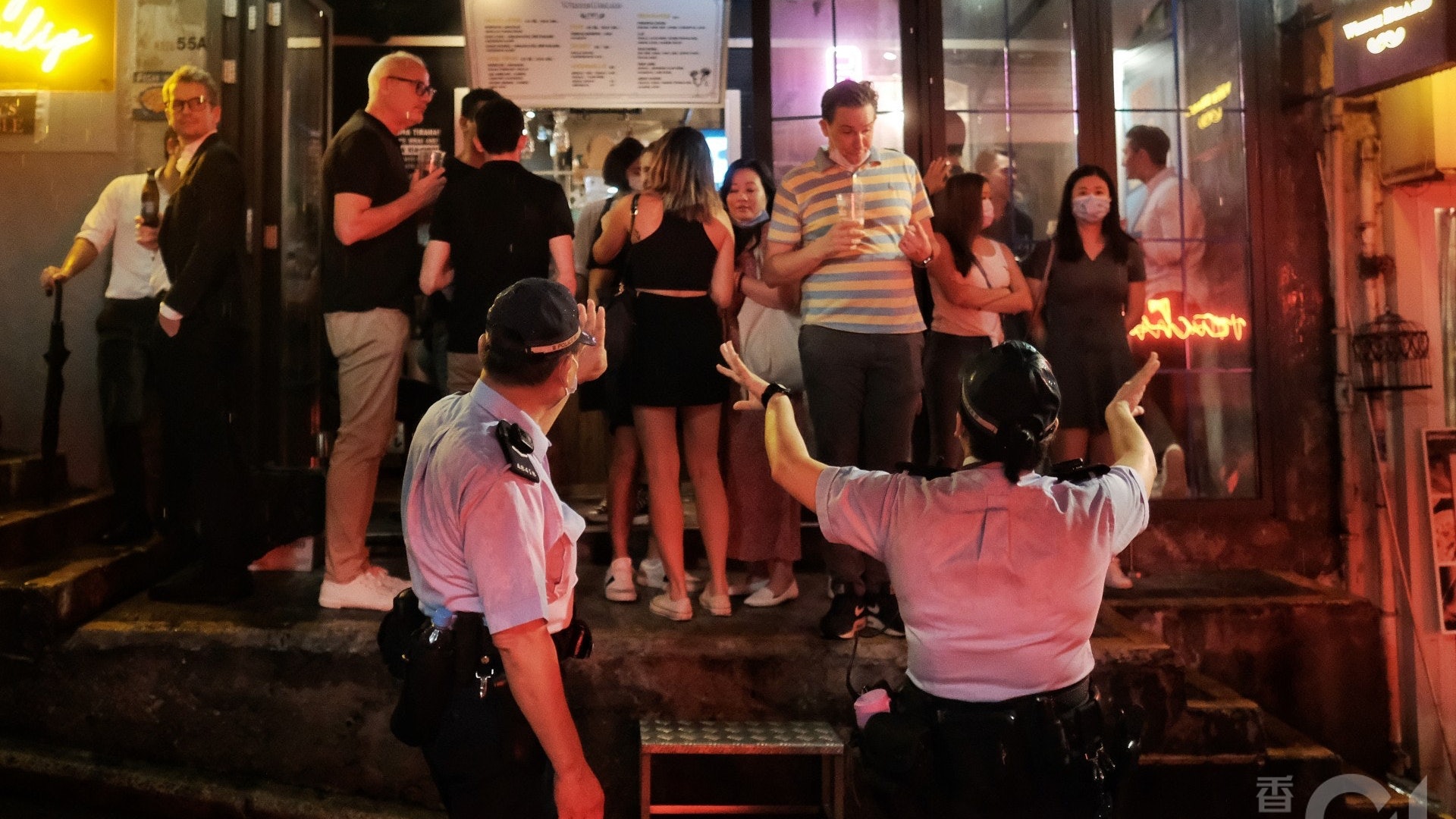 新冠肺炎|薛永恆:研究限制婚宴離枱食客戴口罩 強制檢測快推出 新冠肺炎|薛永恆:研究限制婚宴離枱食客戴口罩 強制檢測快推出