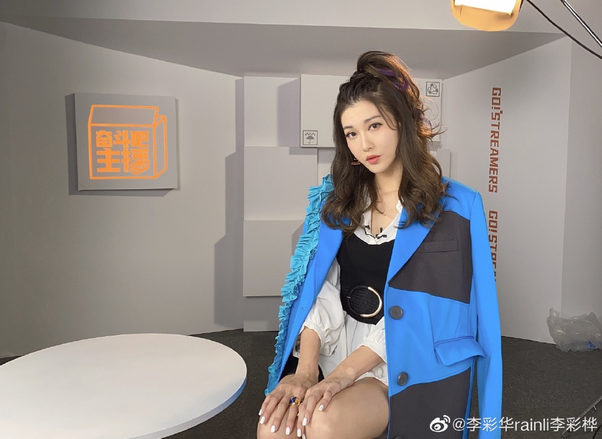 李彩華上年年尾宣布與內地商人老公黃彥書(Eric)結束19個月的婚姻。(微博@李彩華rainli李彩樺) 李彩華上年年尾宣布與內地商人老公黃彥書(Eric)結束19個月的婚姻。(微博@李彩華rainli李彩樺)