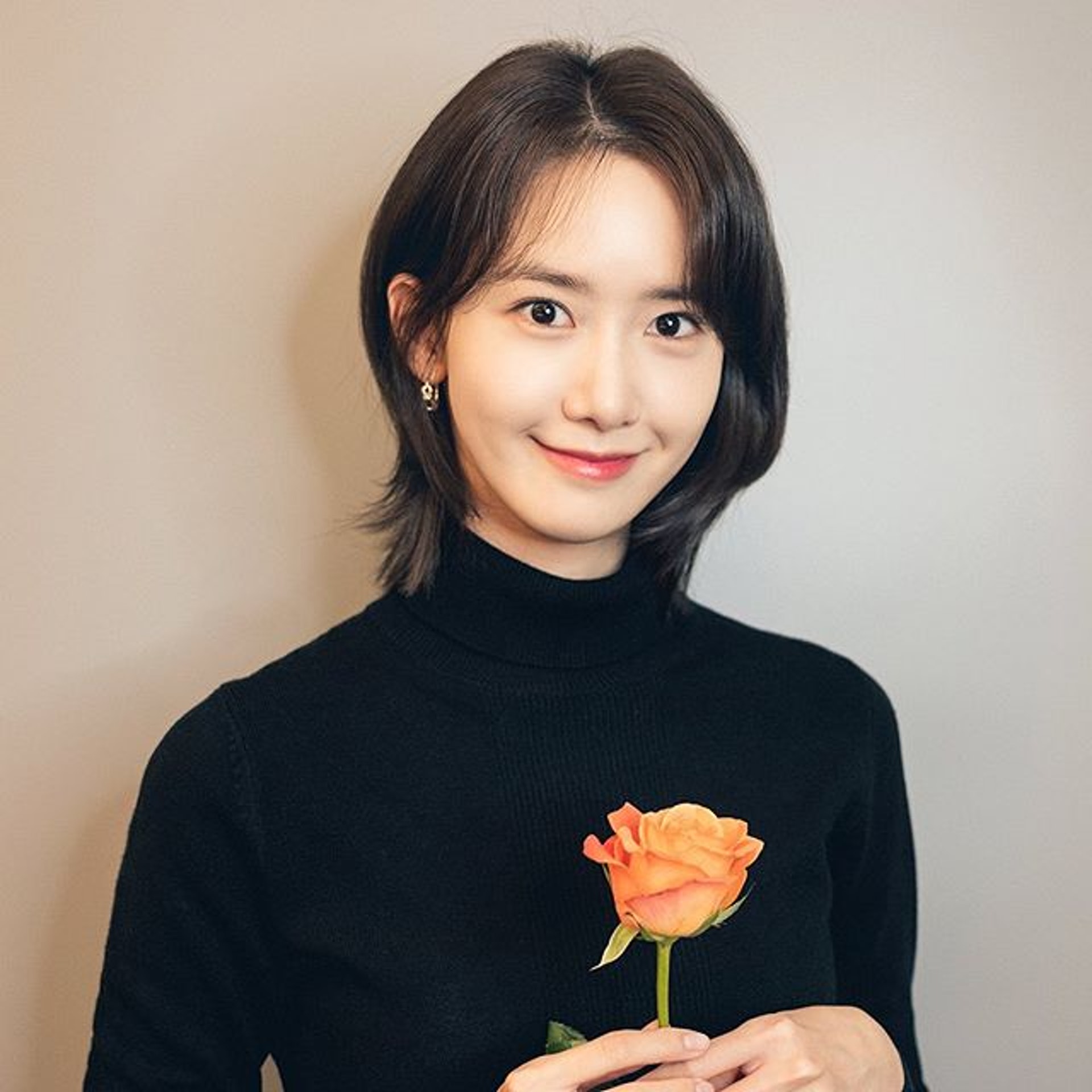 允兒的短髮造型超減齡!(IG/@limyoona__official) 允兒的短髮造型超減齡!(IG/@limyoona__official)