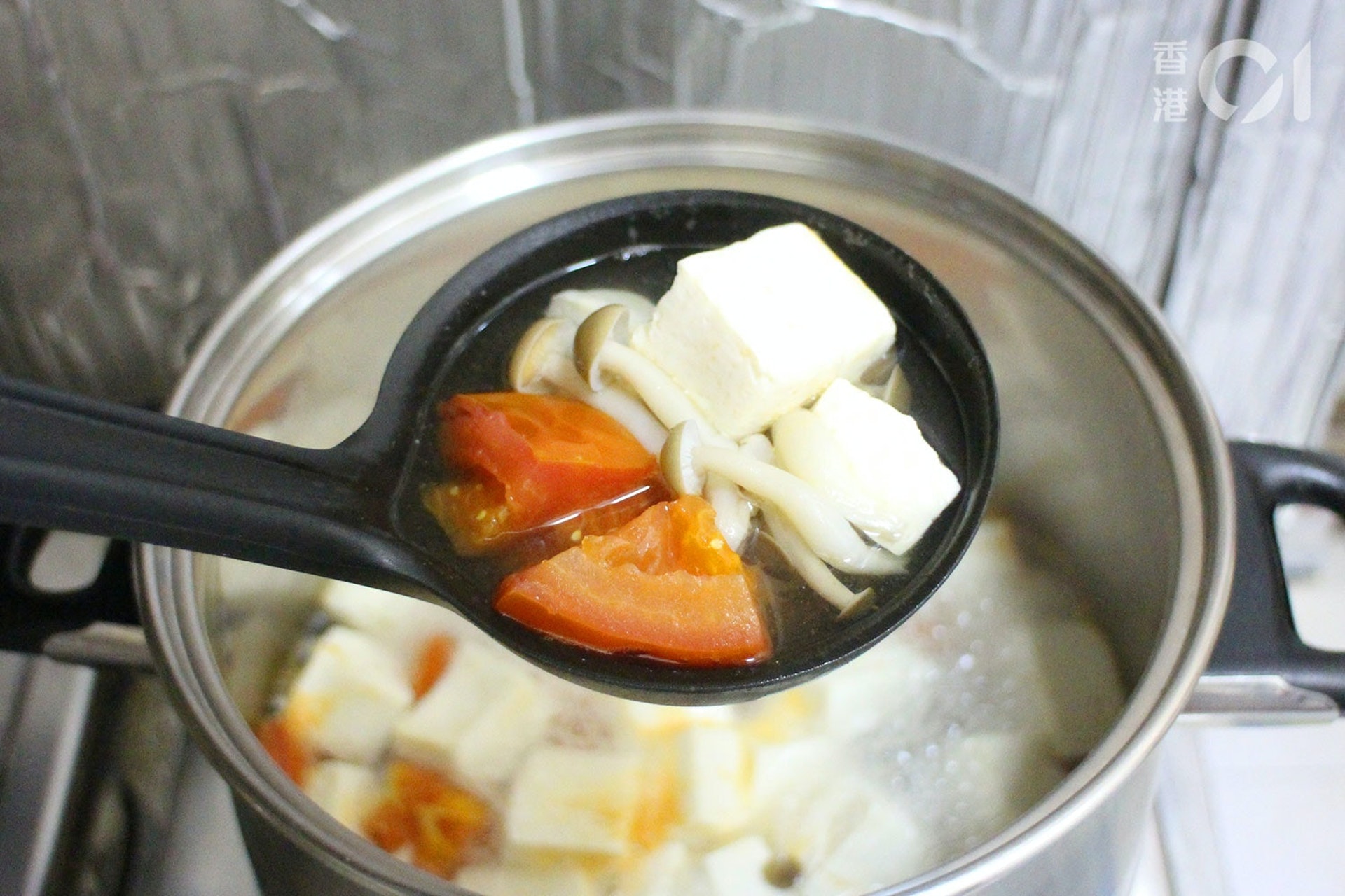認可營養師陳筠霖(Krista)指滾湯最能保留較多營養。(資料圖片/唐家儀攝) 認可營養師陳筠霖(Krista)指滾湯最能保留較多營養。(資料圖片/唐家儀攝)