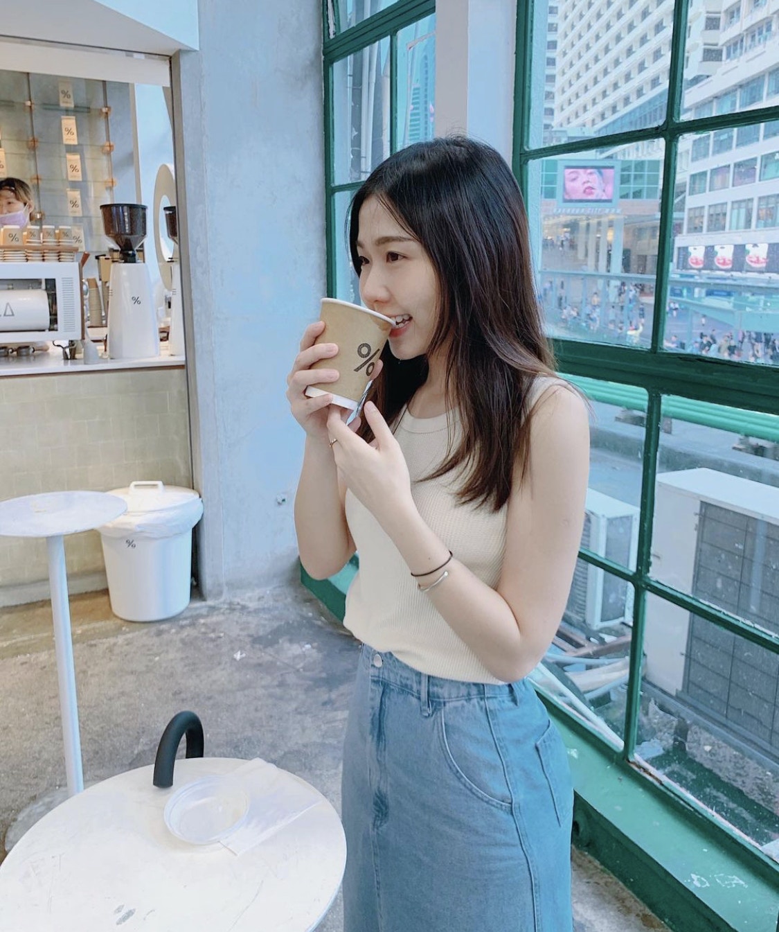 閒談中，她說到想要試遍香港的咖啡店。（林芷煖Instagram）