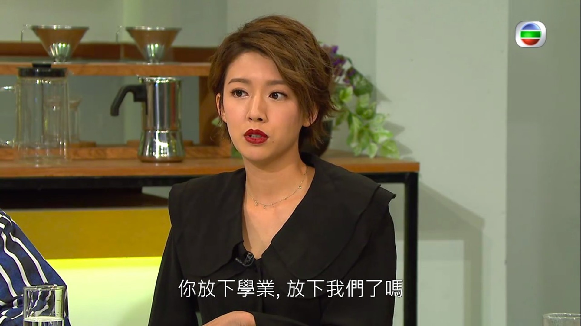 早前蔡思貝出席節目《#後生仔傾下偈》時,除與觀眾分享她早前在德國留學打工時的經驗外,更自爆當年與德籍男友相戀時的甜蜜經歷。(《#後生仔傾下偈》截圖 ) 早前蔡思貝出席節目《#後生仔傾下偈》時,除與觀眾分享她早前在德國留學打工時的經驗外,更自爆當年與德籍男友相戀時的甜蜜經歷。(《#後生仔傾下偈》截圖 )