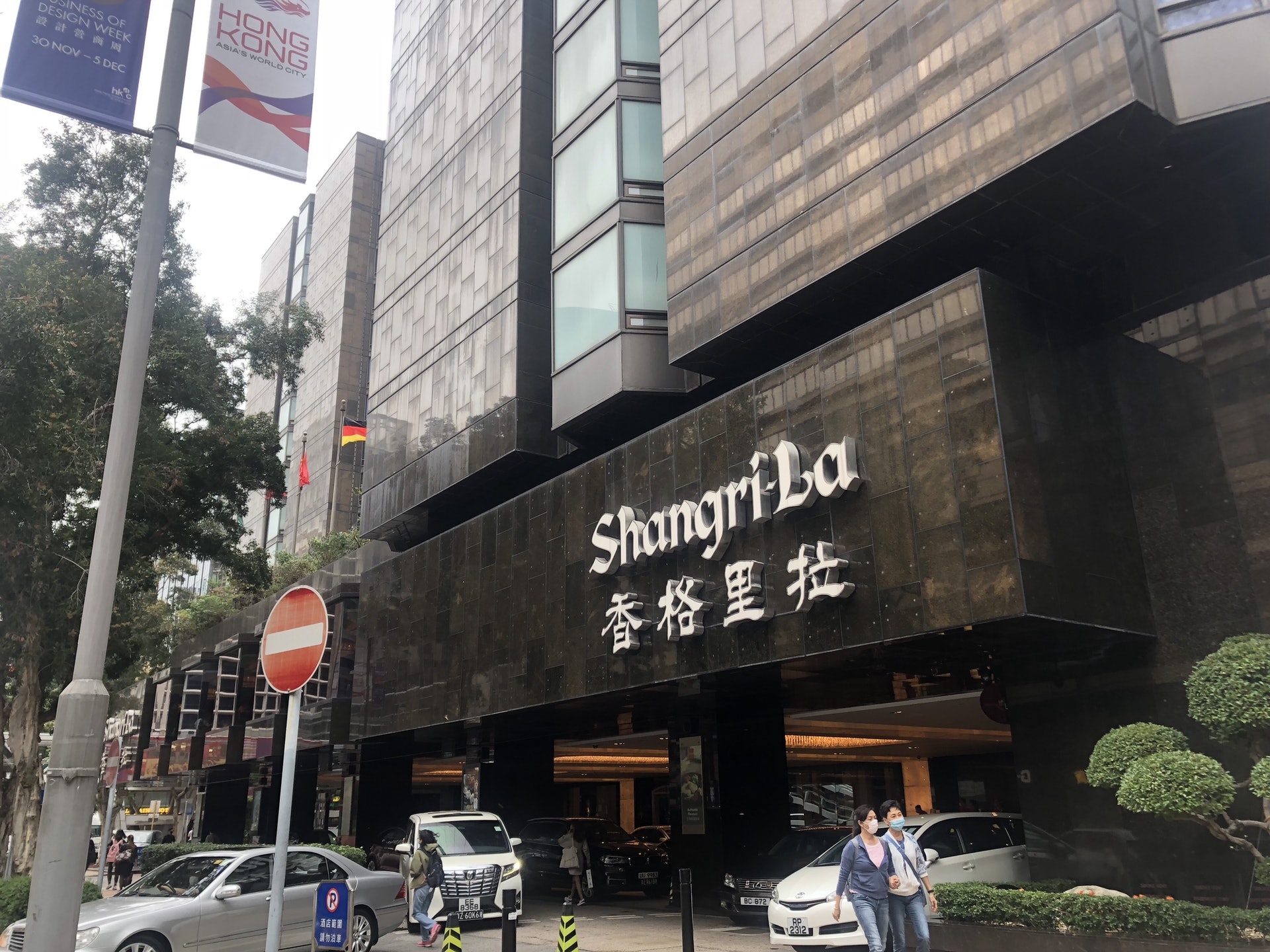 有不少市民到九龍香格里拉大酒店「Staycation」。(胡家欣攝) 有不少市民到九龍香格里拉大酒店「Staycation」。(胡家欣攝)
