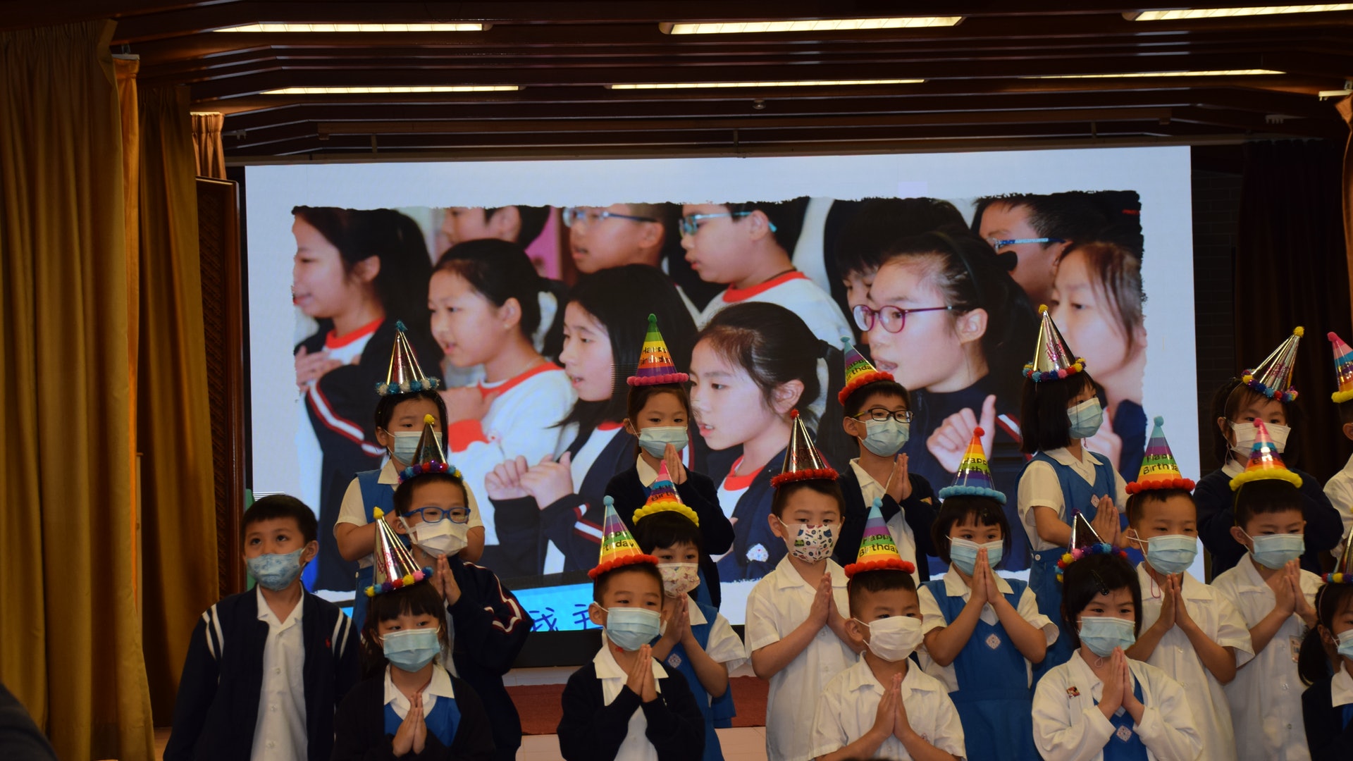 校園投稿 華富邨寶血小學 大手拖小手 香港01 社會新聞