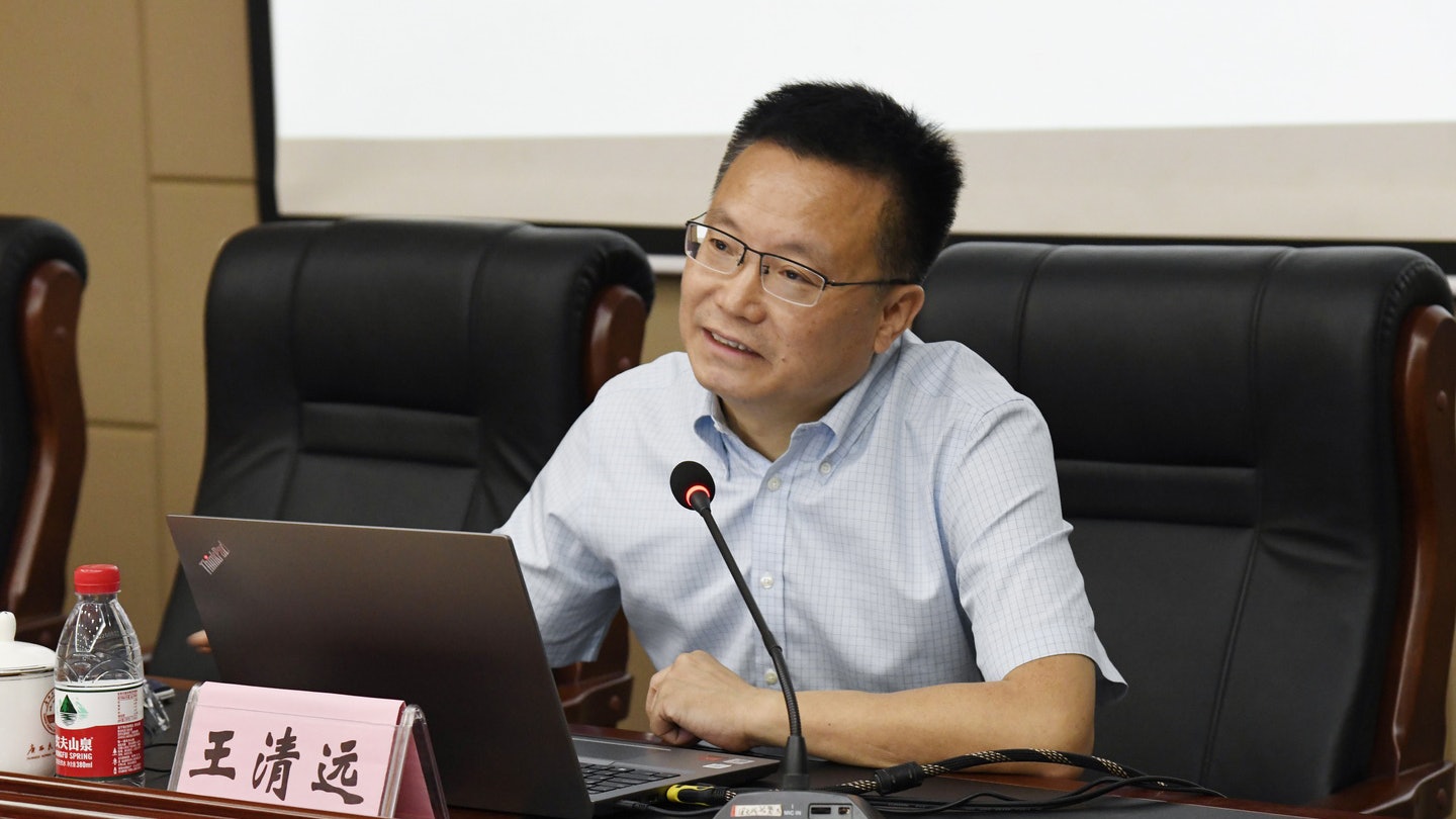 成都大學黨委書記發絕筆信後自殺 涉事校長數次公開現身引揣測 成都大學黨委書記發絕筆信後自殺 涉事校長數次公開現身引揣測
