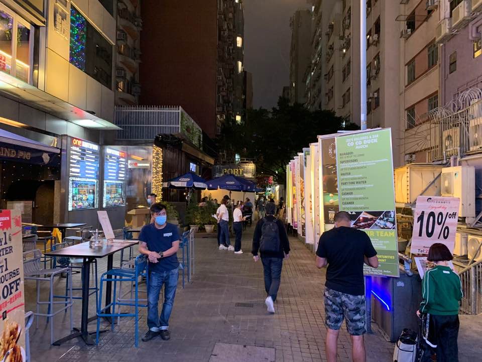 香港爆發第四波疫情，政府宣布會關閉酒吧場所，在周四（26日）凌晨生效。（王潔恩攝）