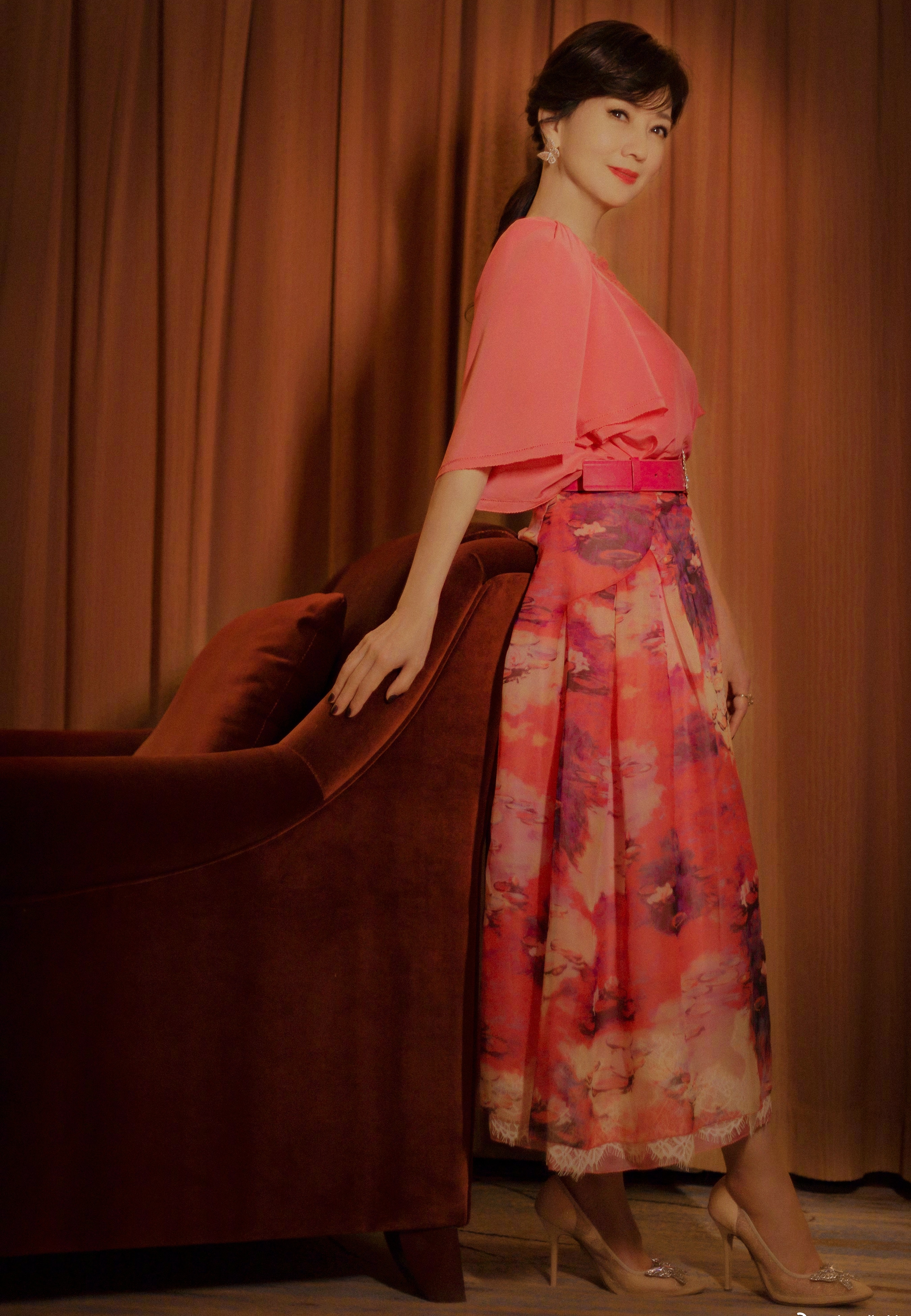 身材依然纖瘦。(趙雅芝微博圖片)