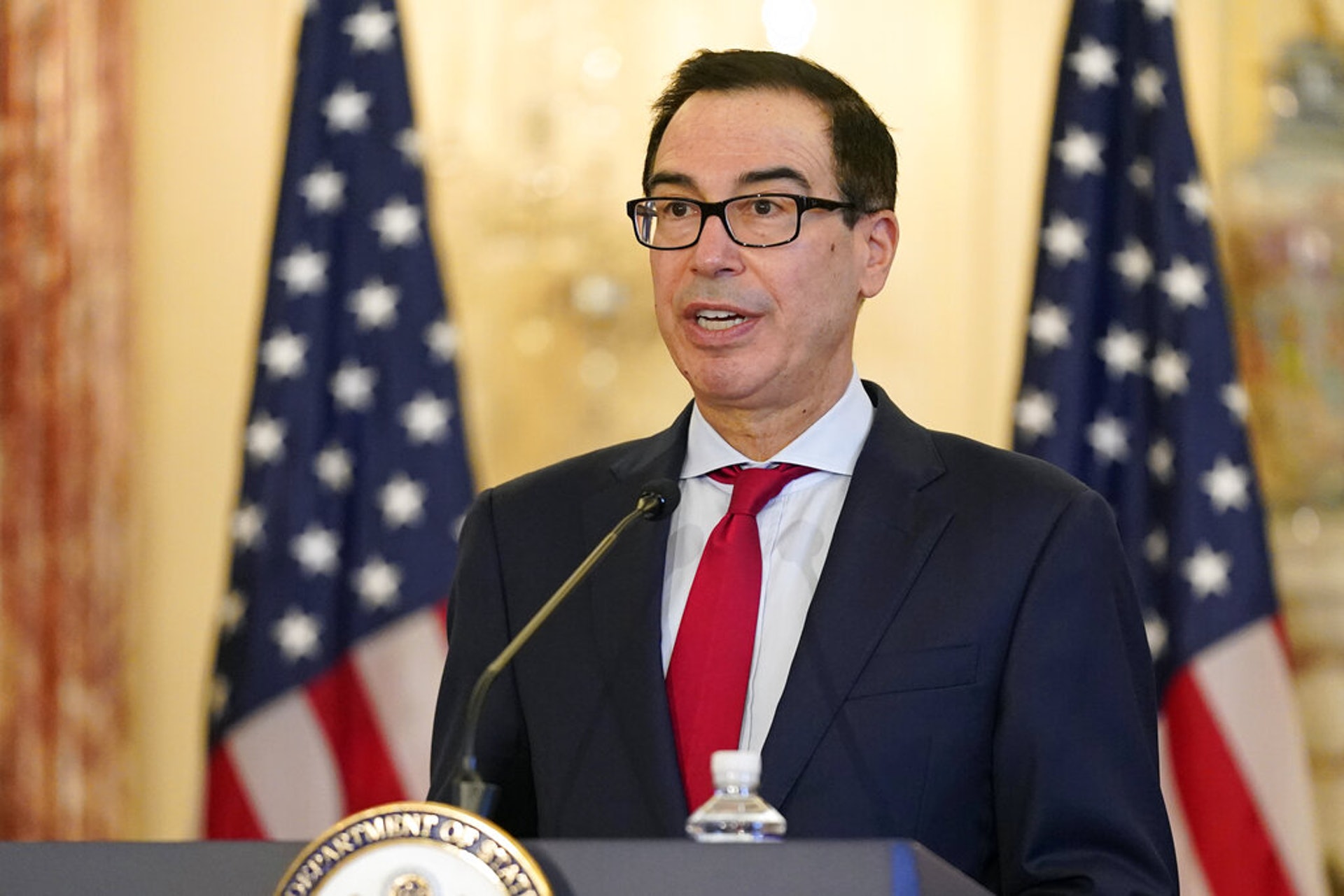 現財長姆努欽(Steven Mnuchin)在兩黨間斡旋紓困法案以失敗告終。(美聯社) 現財長姆努欽(Steven Mnuchin)在兩黨間斡旋紓困法案以失敗告終。(美聯社)