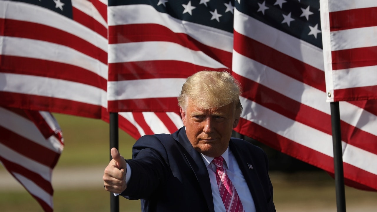 美國總統特朗普表示，若果加密貨幣公司想要「成為一家銀行」，就必須申請銀行執照。（資料圖片）