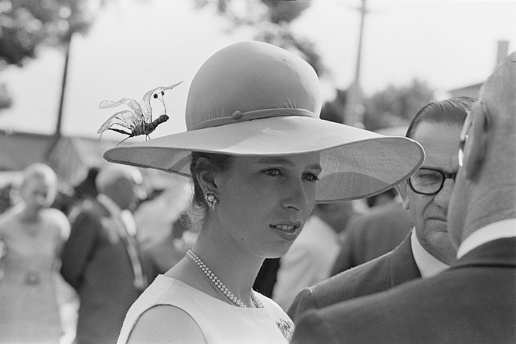 【《王冠》（The Crown）｜安妮公主｜】现实中，安妮公主的礼帽也同样花巧，有些更是她自家设计。（Getty）