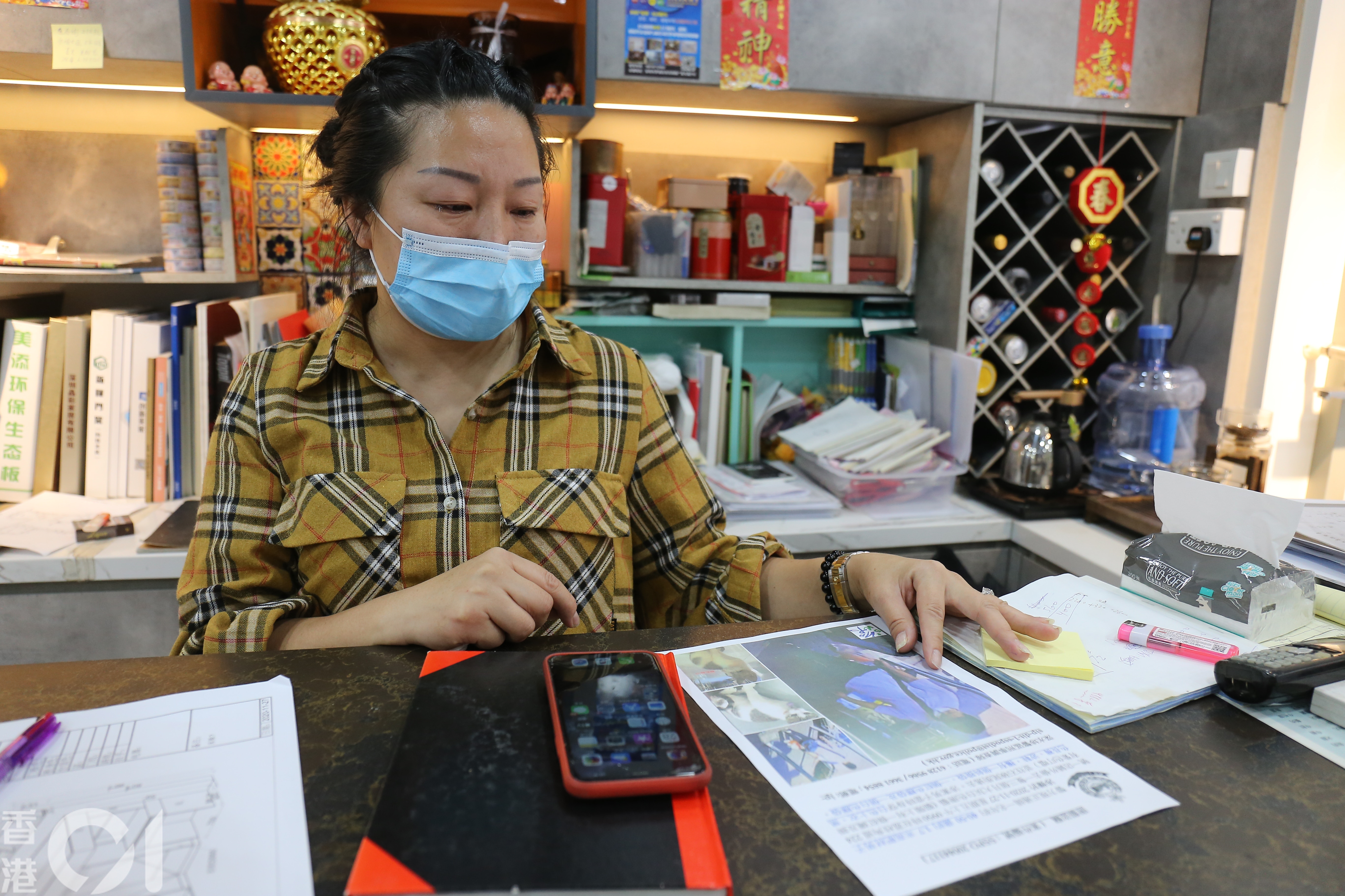 貓主馬太透露,今年9月獲客人贈送約1個月大的「可樂」,馬太視如己出,店內準備了大量「可樂」喜歡的「罐罐」,將愛貓放在店內飼養。(郭倩雯攝) 貓主馬太透露,今年9月獲客人贈送約1個月大的「可樂」,馬太視如己出,店內準備了大量「可樂」喜歡的「罐罐」,將愛貓放在店內飼養。(郭倩雯攝)
