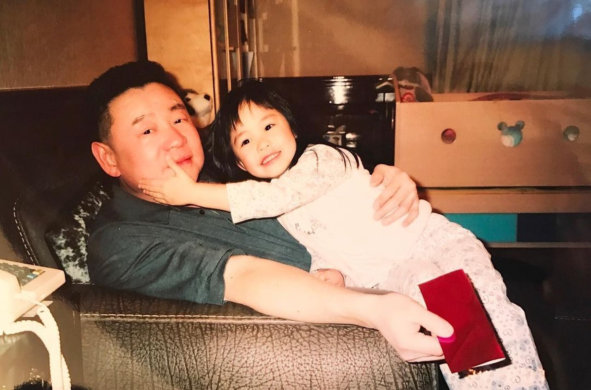 劉秀盈甚少提及爸爸,但在今年父親節卻上傳合照祝爸爸父親節快樂。(IG@zoelaumusic) 劉秀盈甚少提及爸爸,但在今年父親節卻上傳合照祝爸爸父親節快樂。(IG@zoelaumusic)