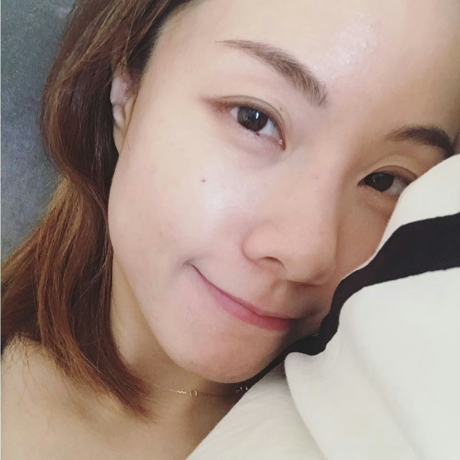 踏入25歲的女生要注意抗衰老的保養，尤其是脆弱的眼部肌膚。（IG@stboo）